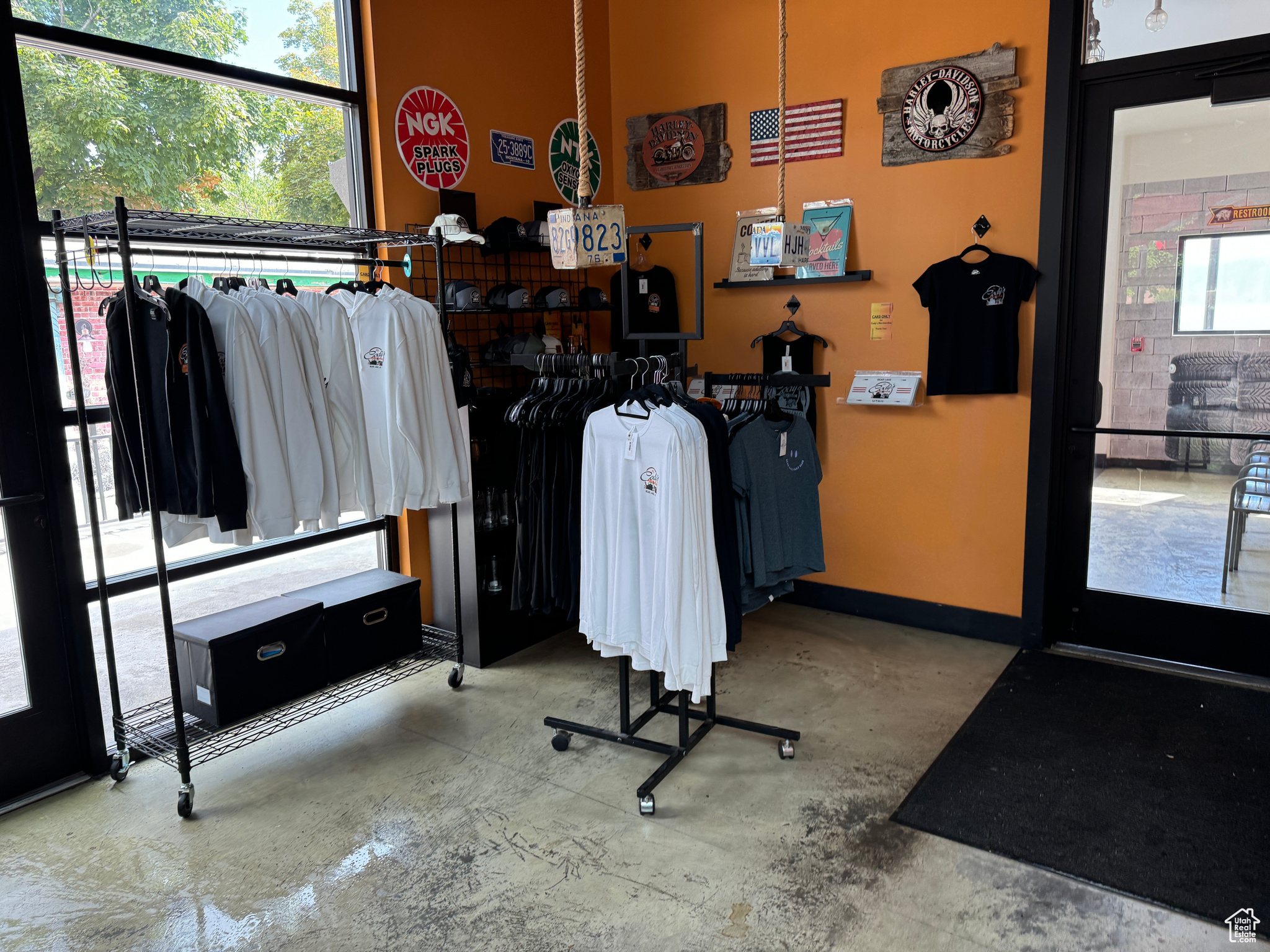 WATERS EDGE - Commercial Sale