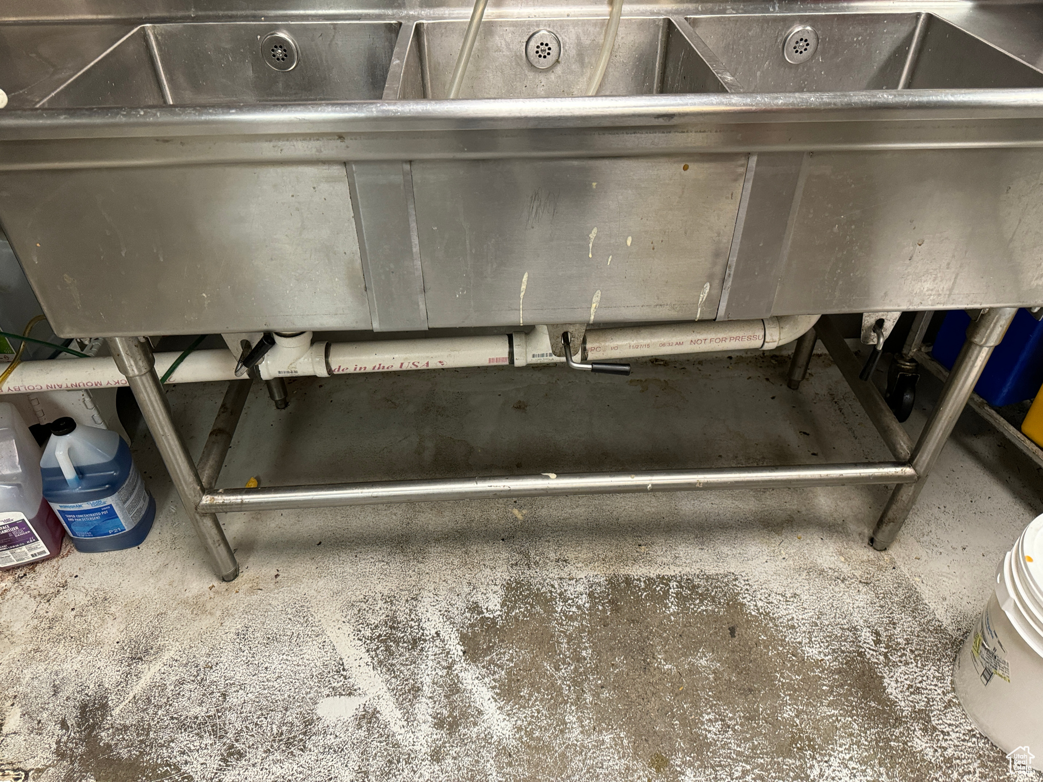 WATERS EDGE - Commercial Sale