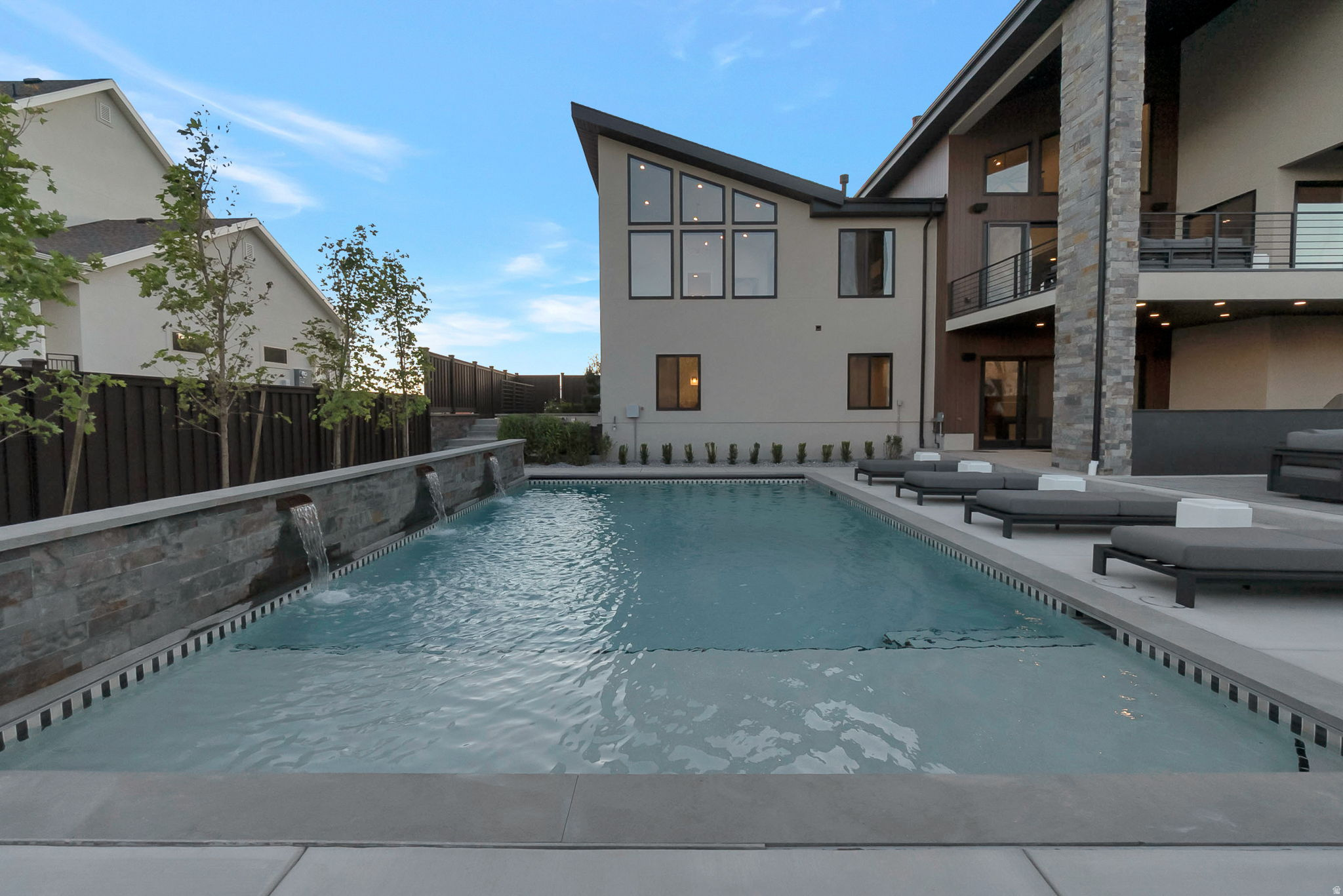 HIGHLAND OAKS - Residential