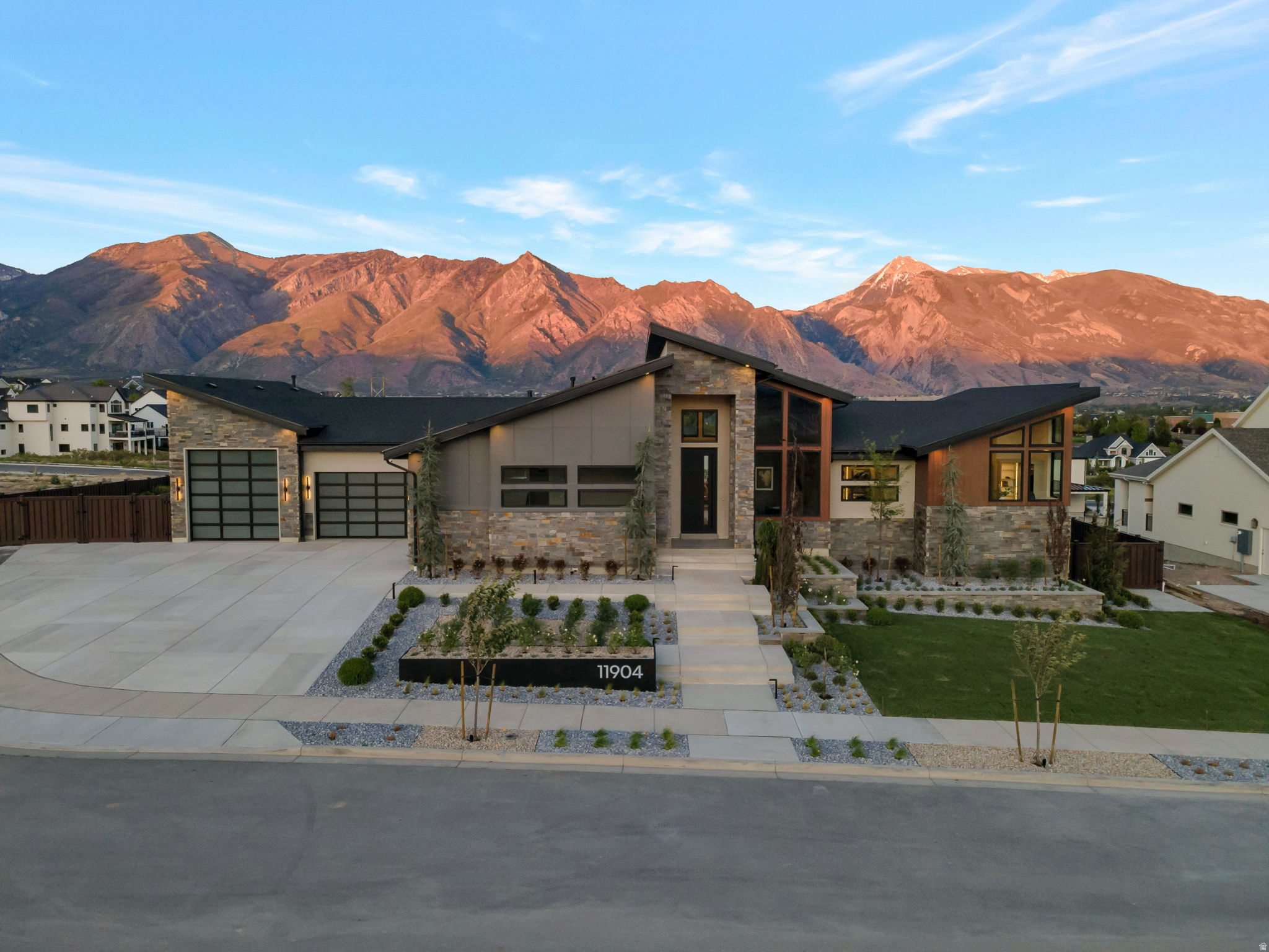 HIGHLAND OAKS - Residential