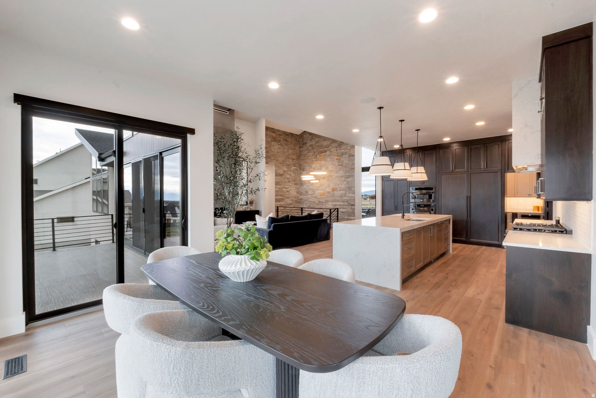 HIGHLAND OAKS - Residential