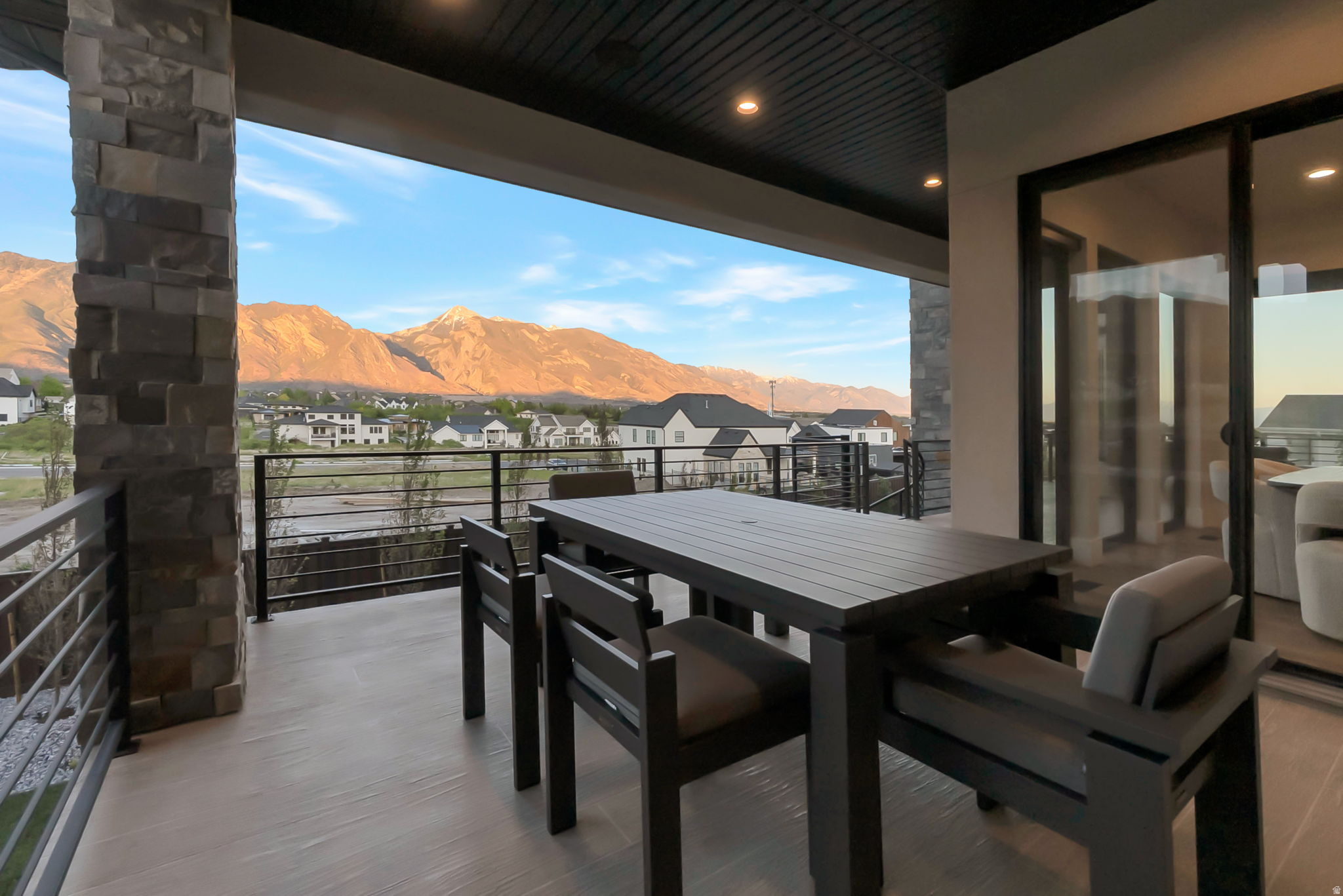 HIGHLAND OAKS - Residential