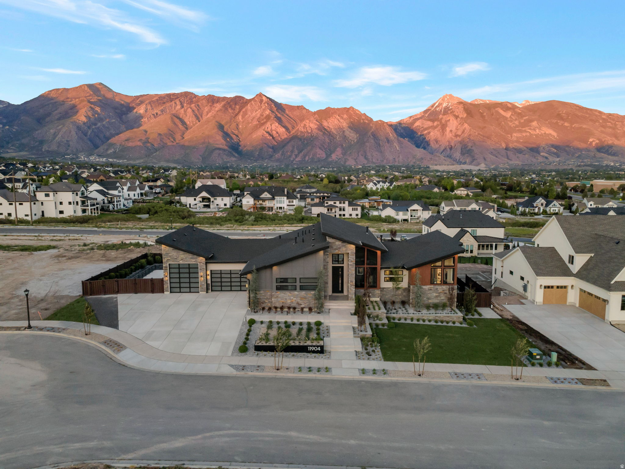 HIGHLAND OAKS - Residential