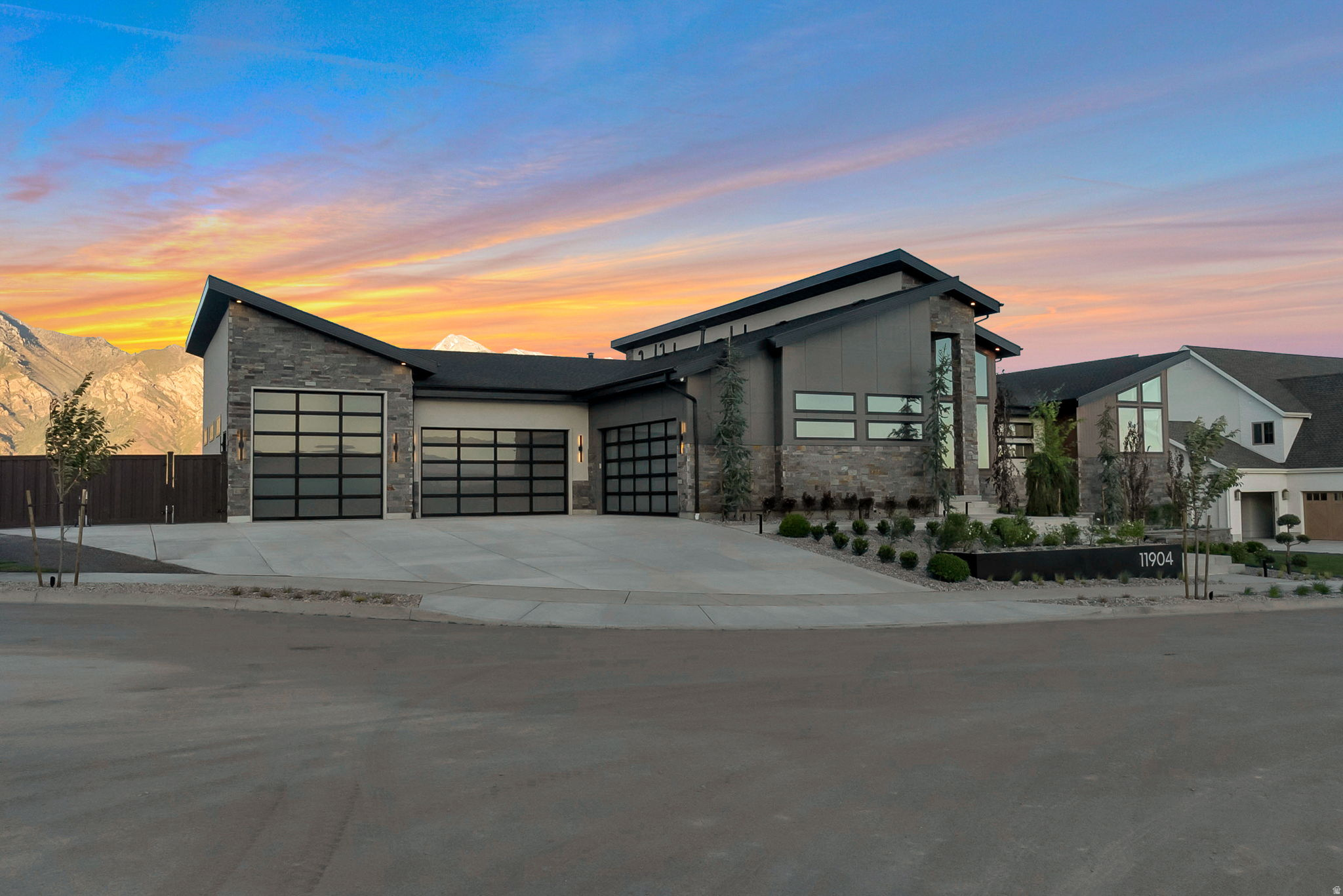 HIGHLAND OAKS - Residential