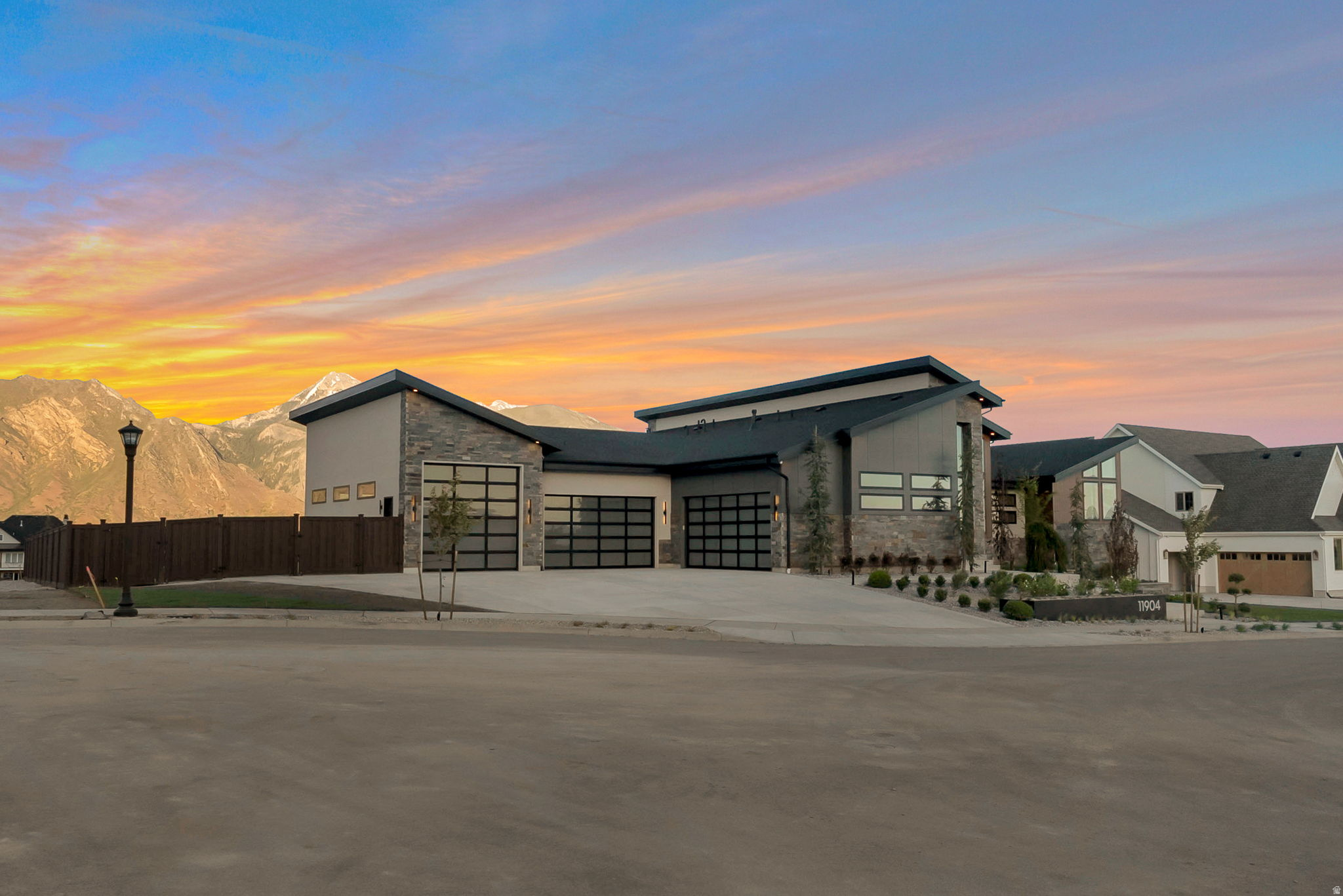 HIGHLAND OAKS - Residential