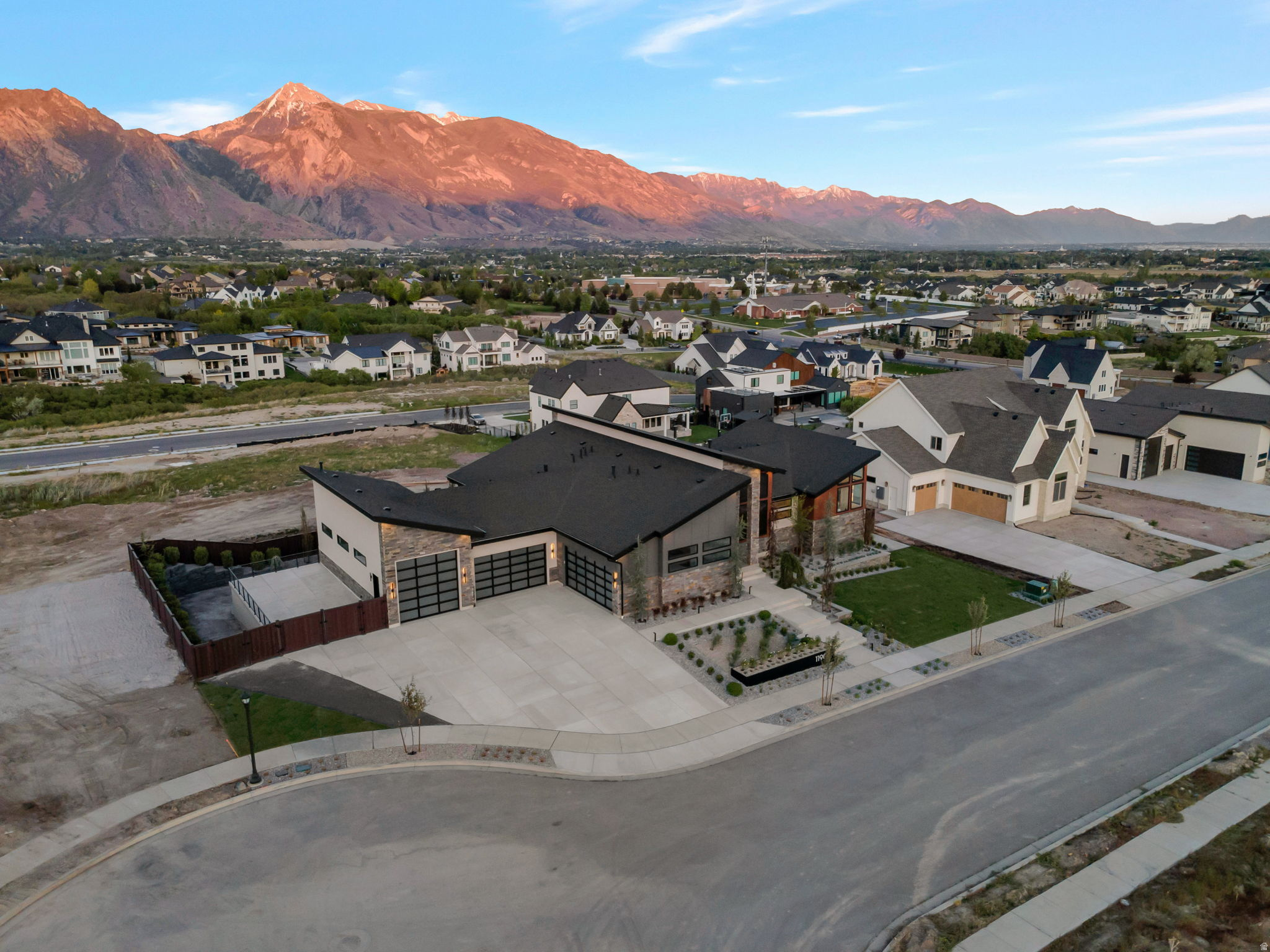 HIGHLAND OAKS - Residential