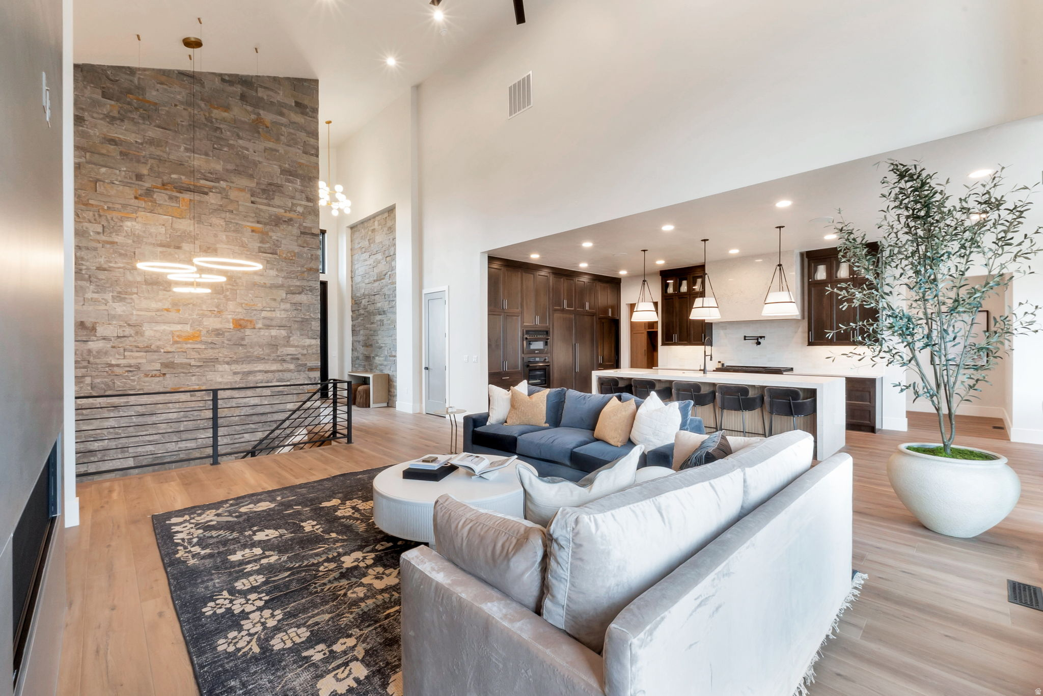 HIGHLAND OAKS - Residential