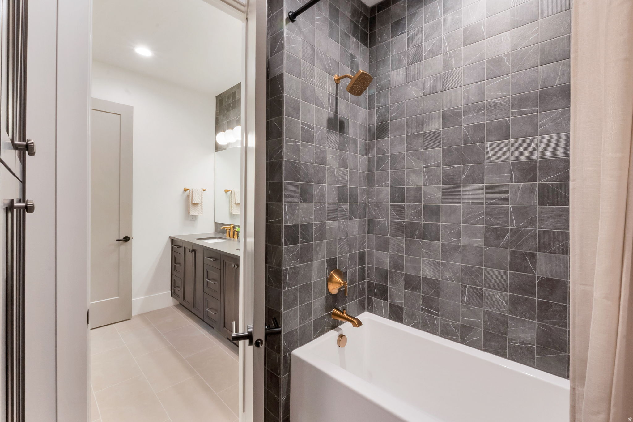 HIGHLAND OAKS - Residential