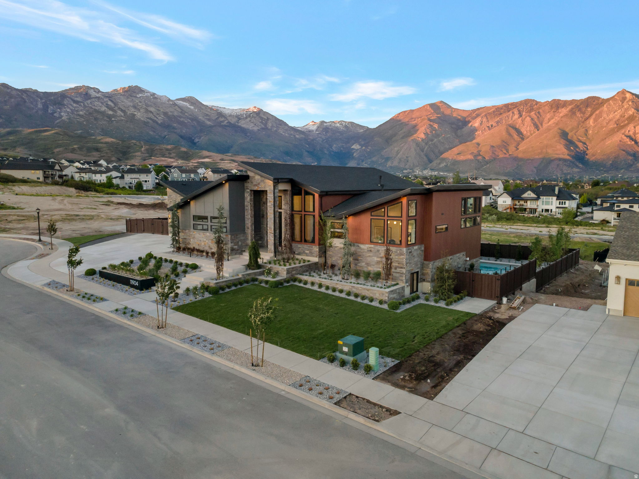 HIGHLAND OAKS - Residential
