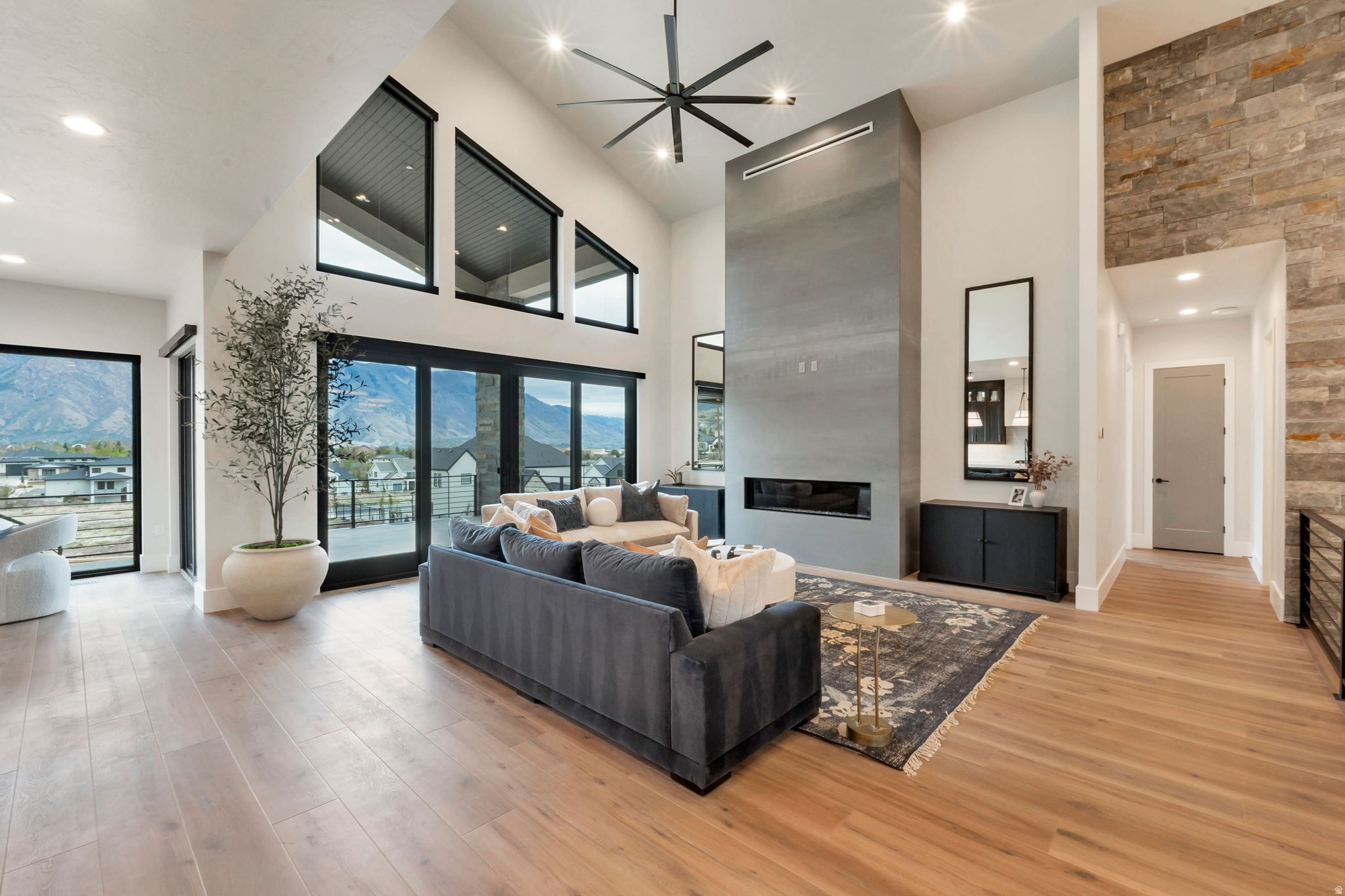 HIGHLAND OAKS - Residential