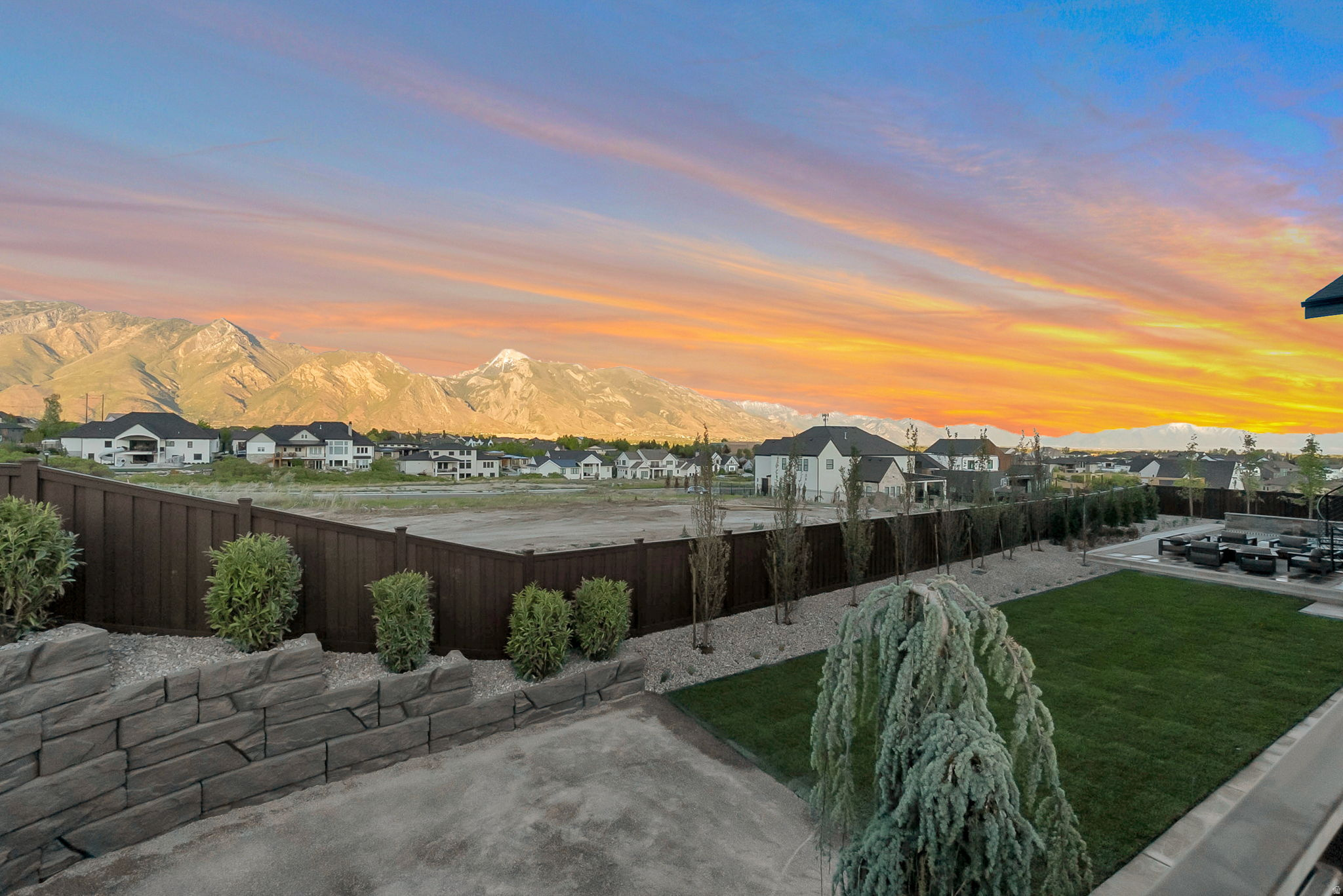 HIGHLAND OAKS - Residential