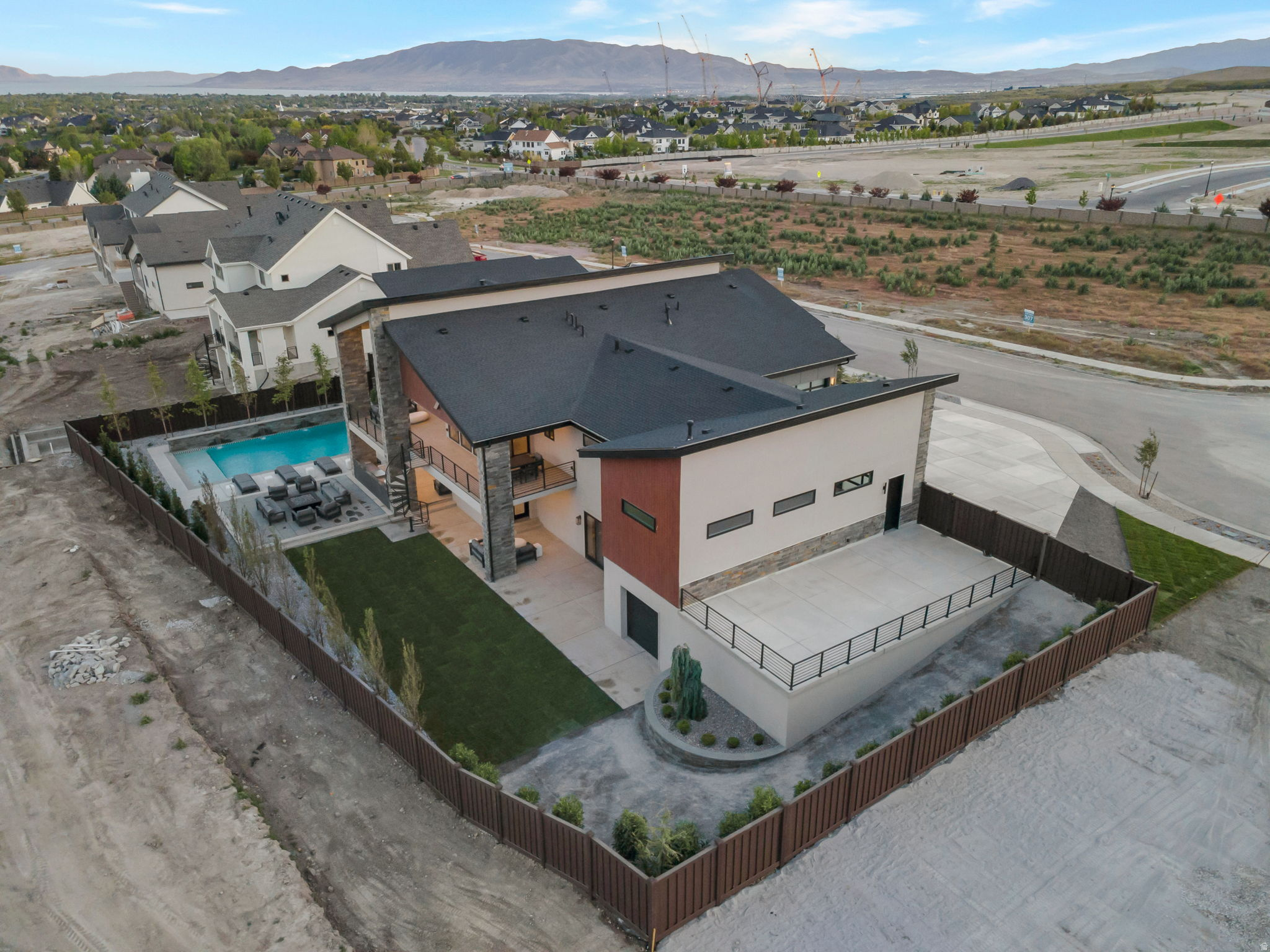 HIGHLAND OAKS - Residential