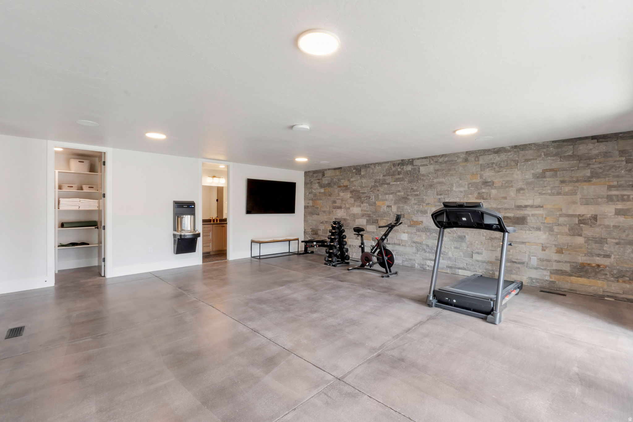HIGHLAND OAKS - Residential