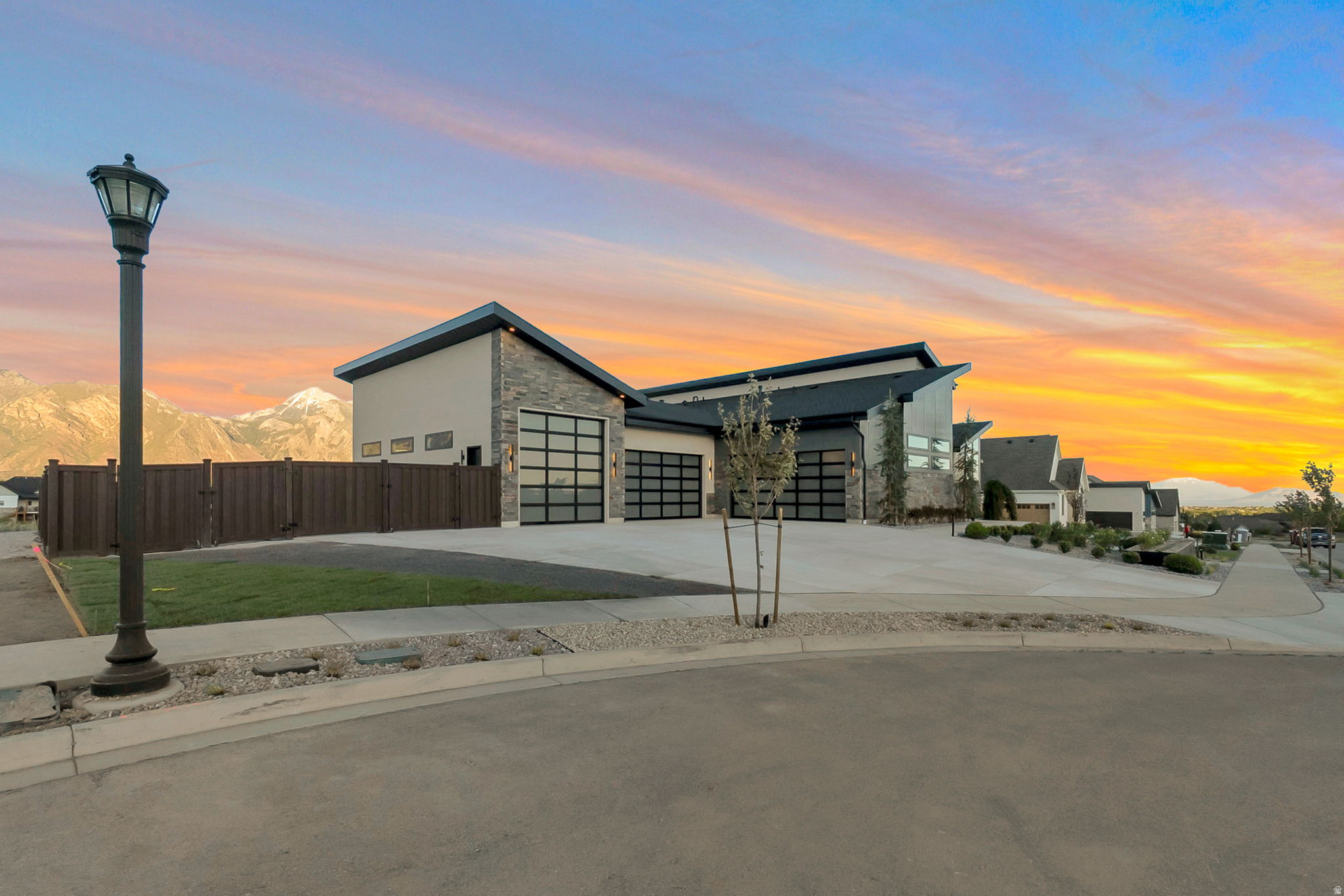 HIGHLAND OAKS - Residential