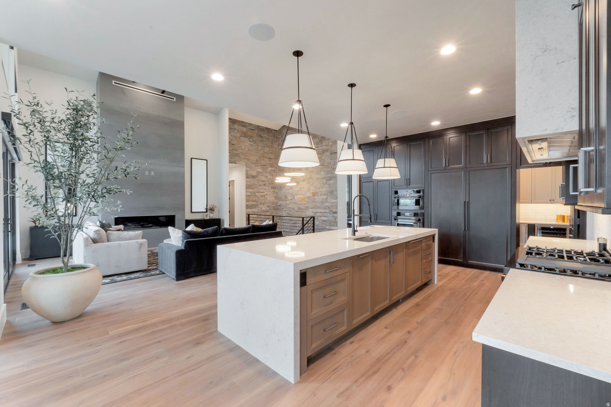 HIGHLAND OAKS - Residential
