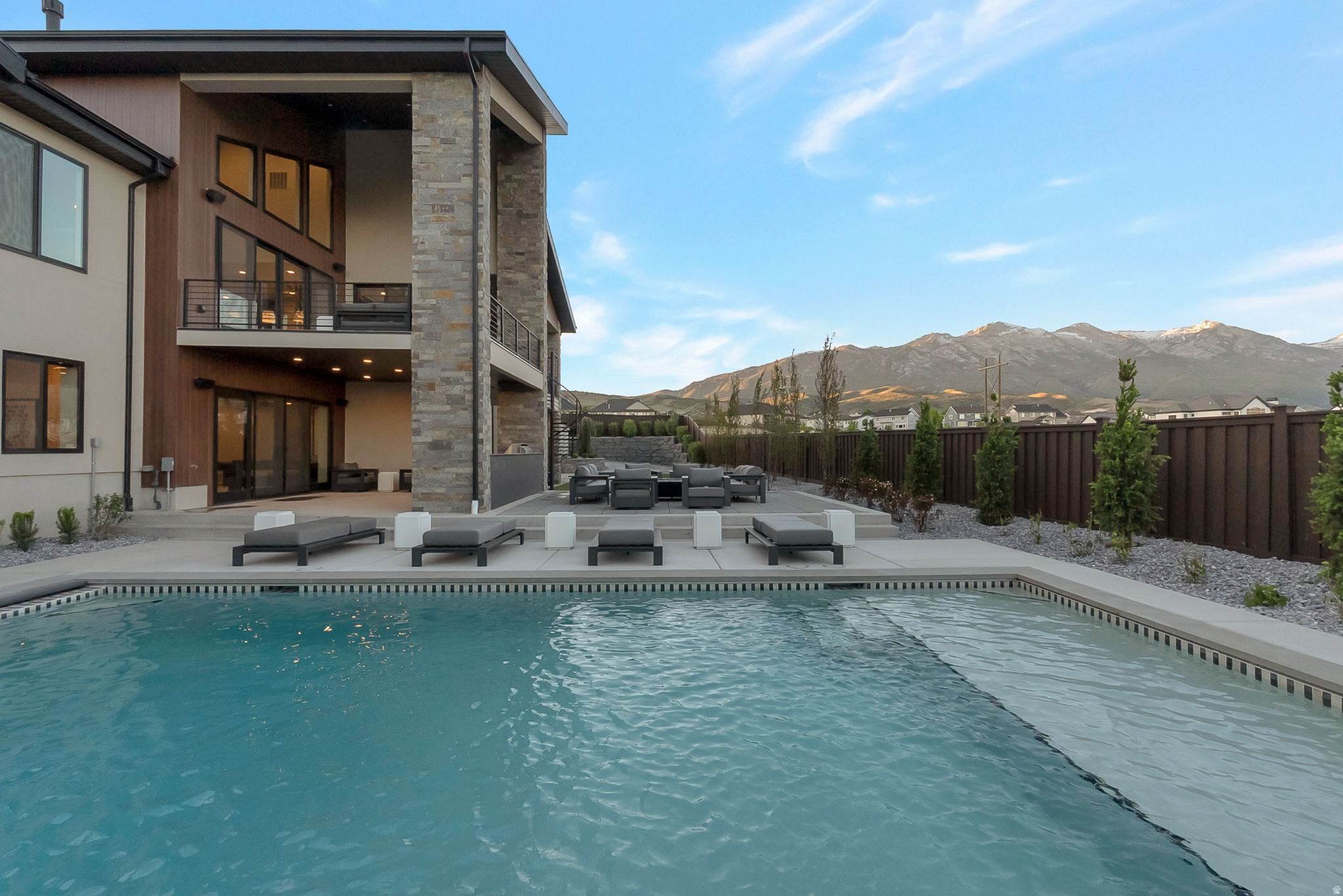 HIGHLAND OAKS - Residential