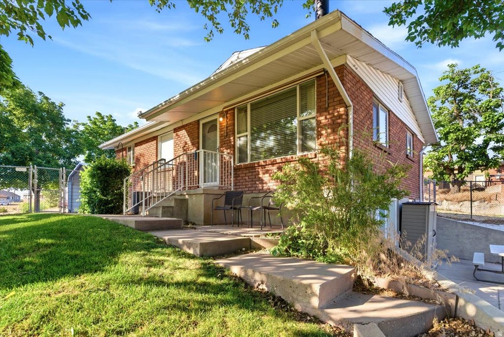 Photo of 380 E 300 N, Clearfield, UT 84015 (MLS # 2162820)