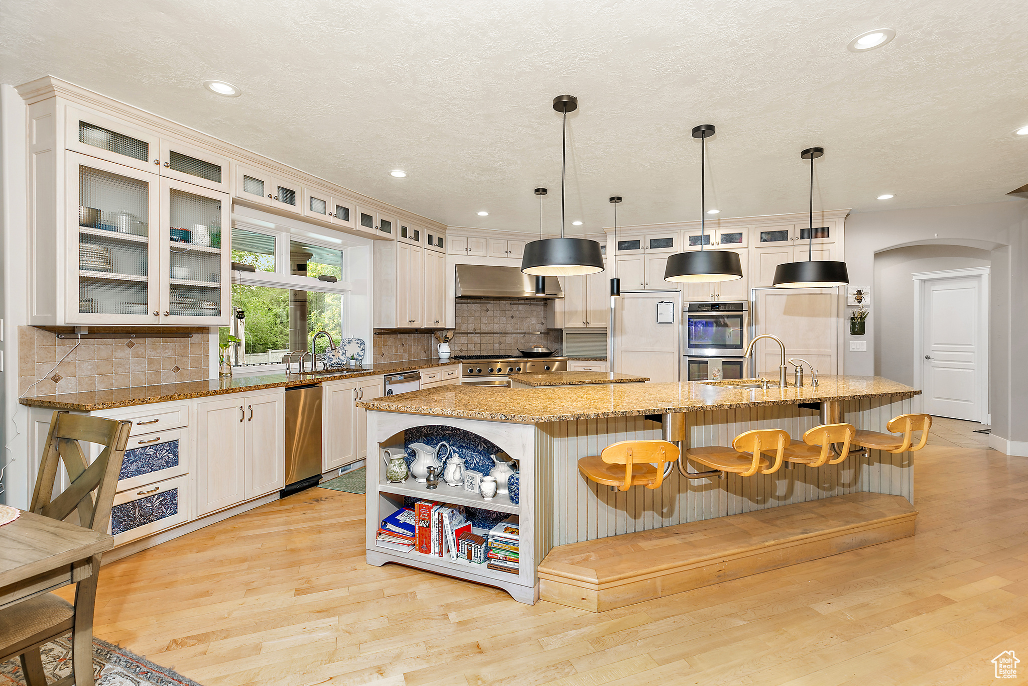 PINNACLE POINTE - Residential