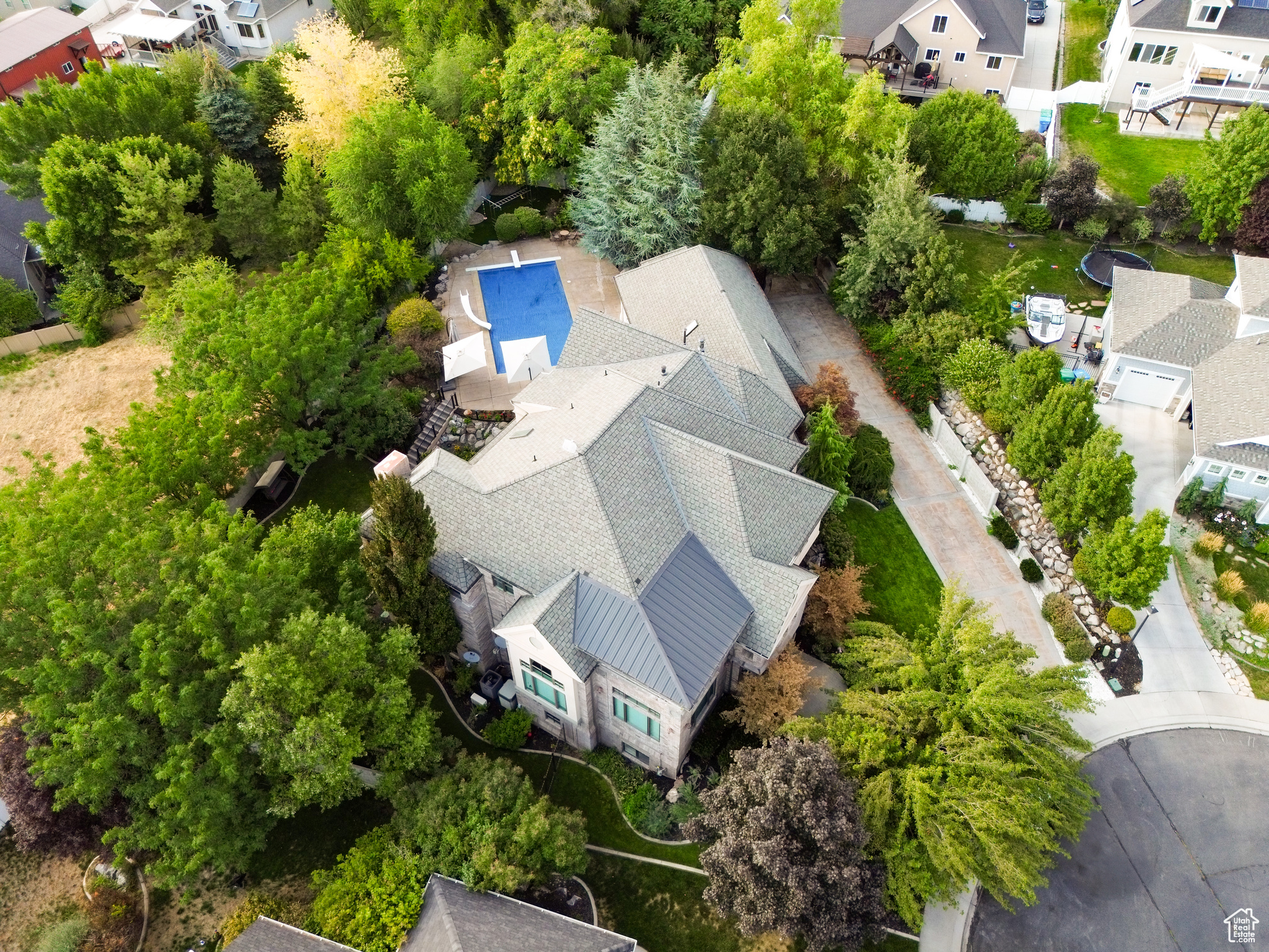 PINNACLE POINTE - Residential