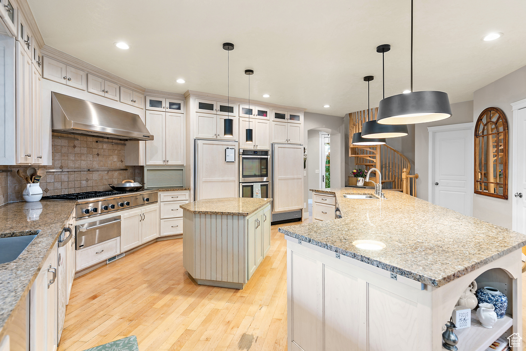 PINNACLE POINTE - Residential