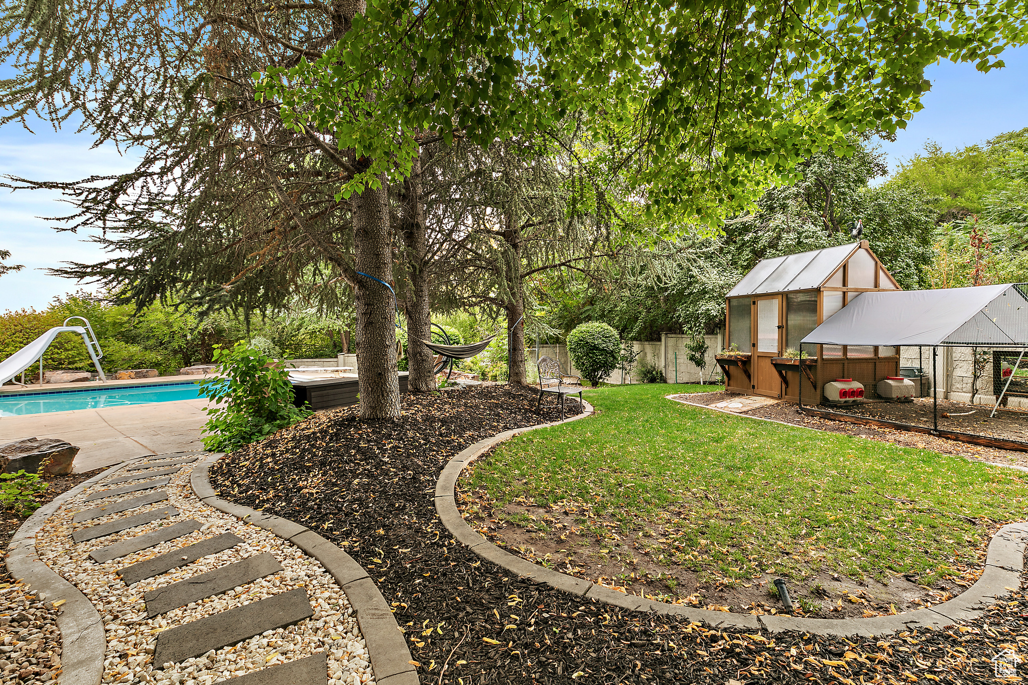 PINNACLE POINTE - Residential