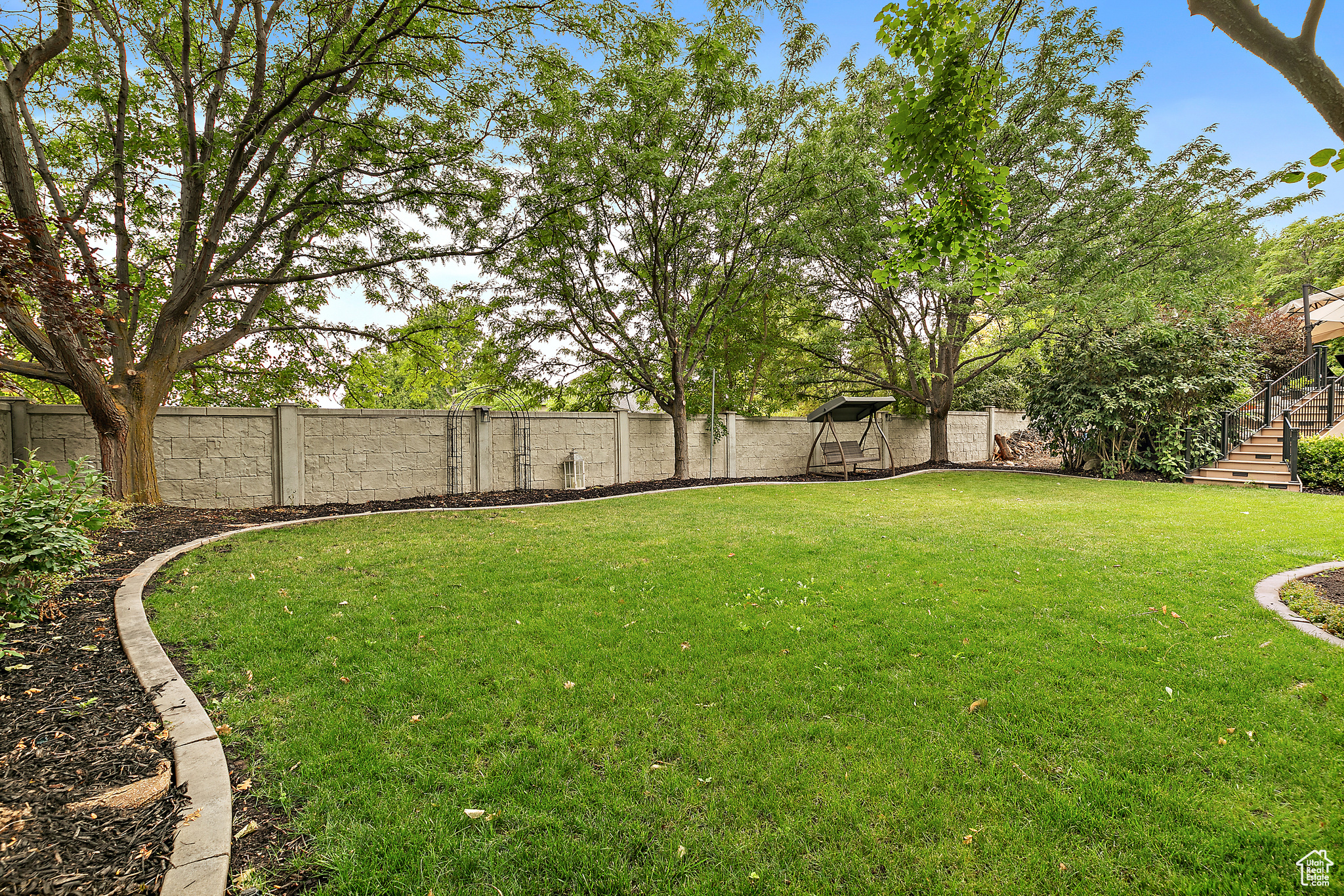 PINNACLE POINTE - Residential