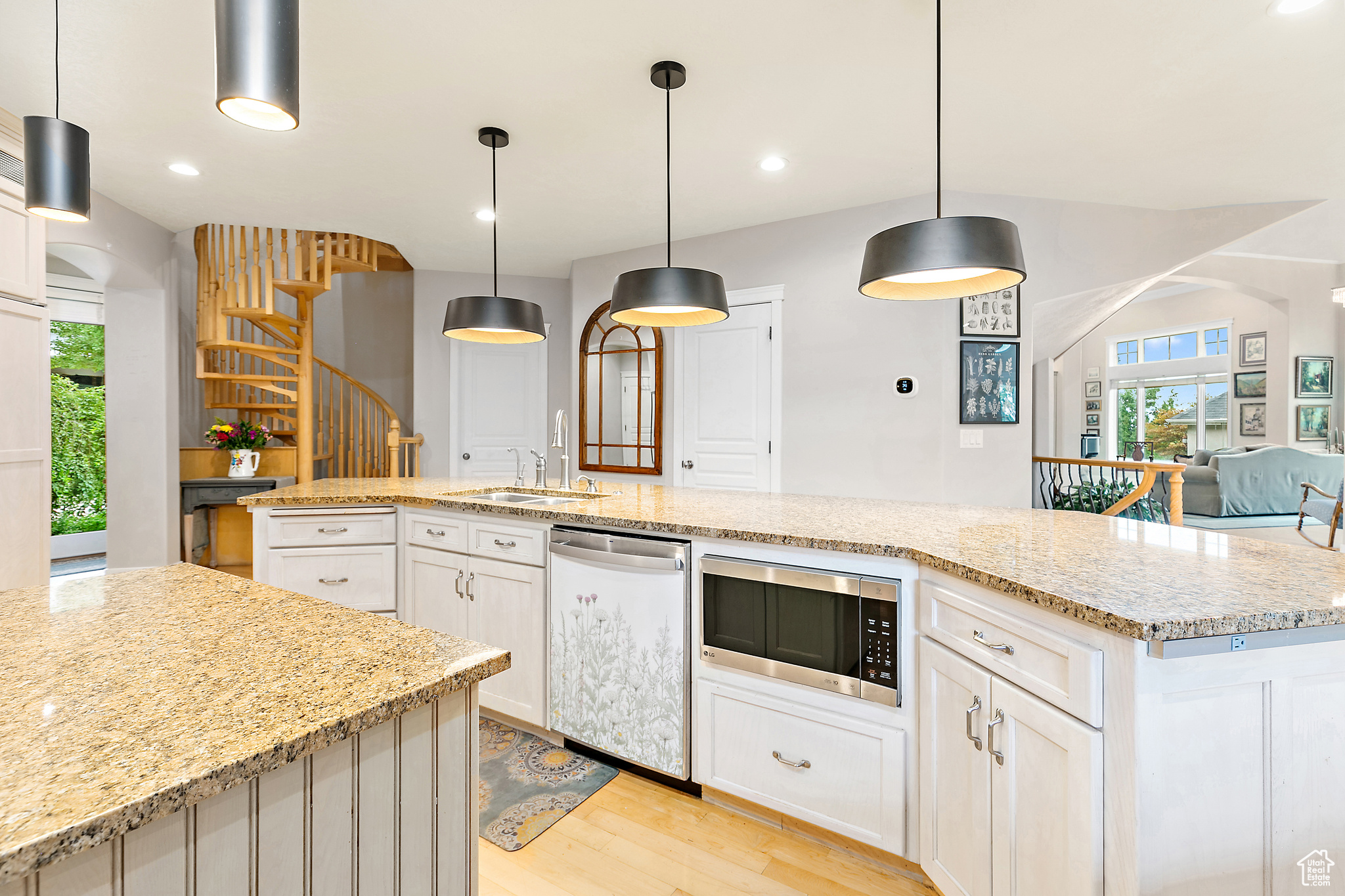 PINNACLE POINTE - Residential