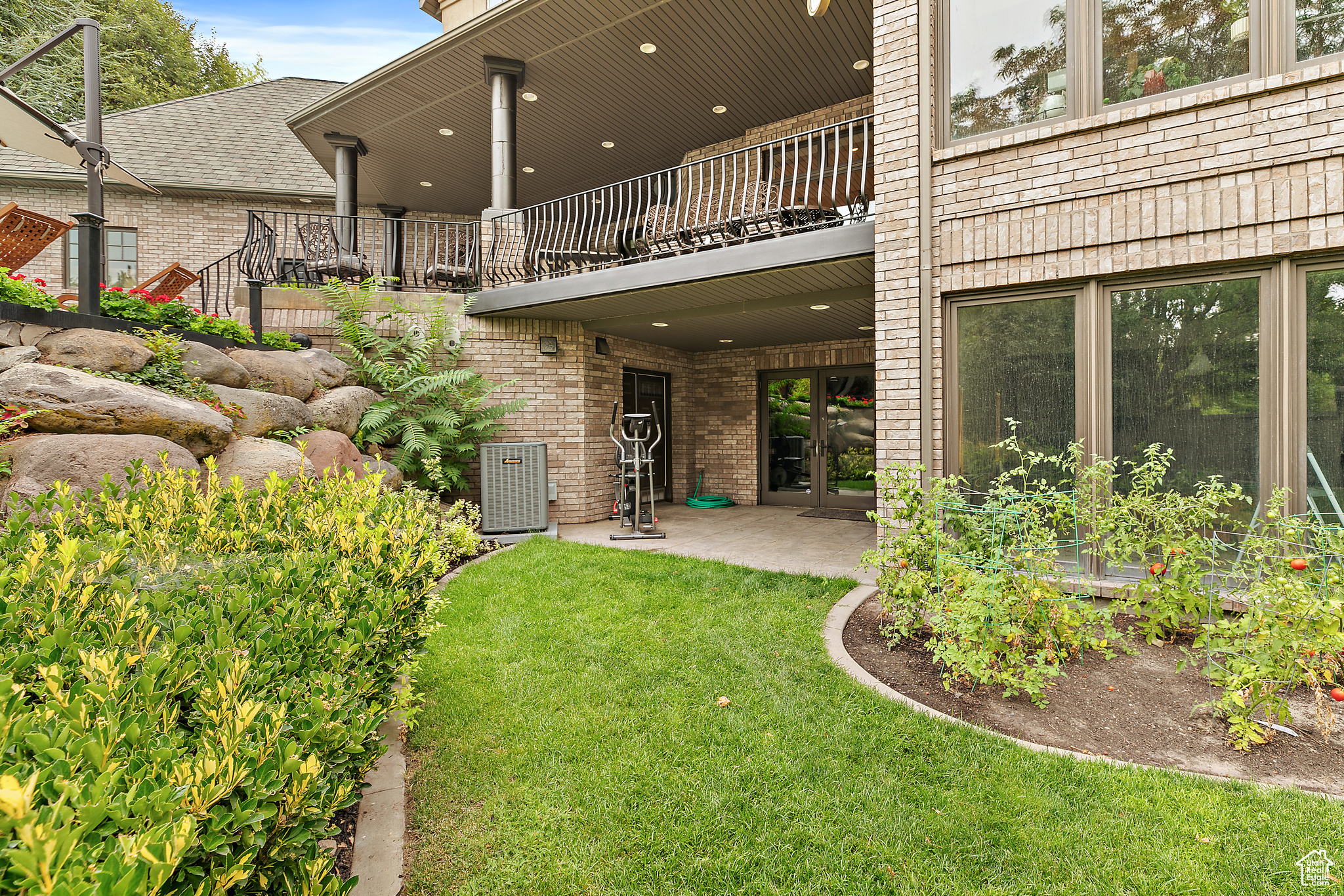 PINNACLE POINTE - Residential