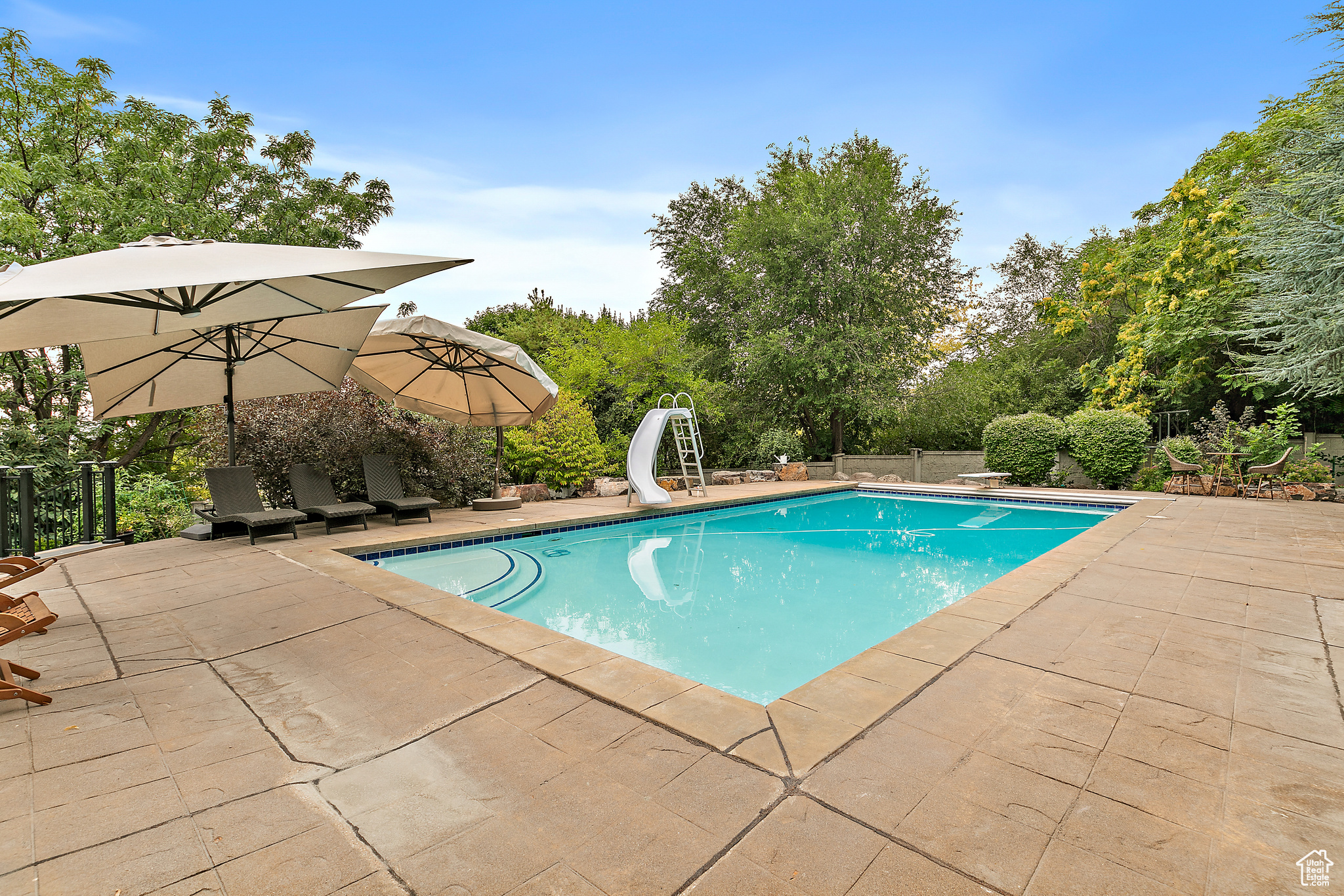 PINNACLE POINTE - Residential