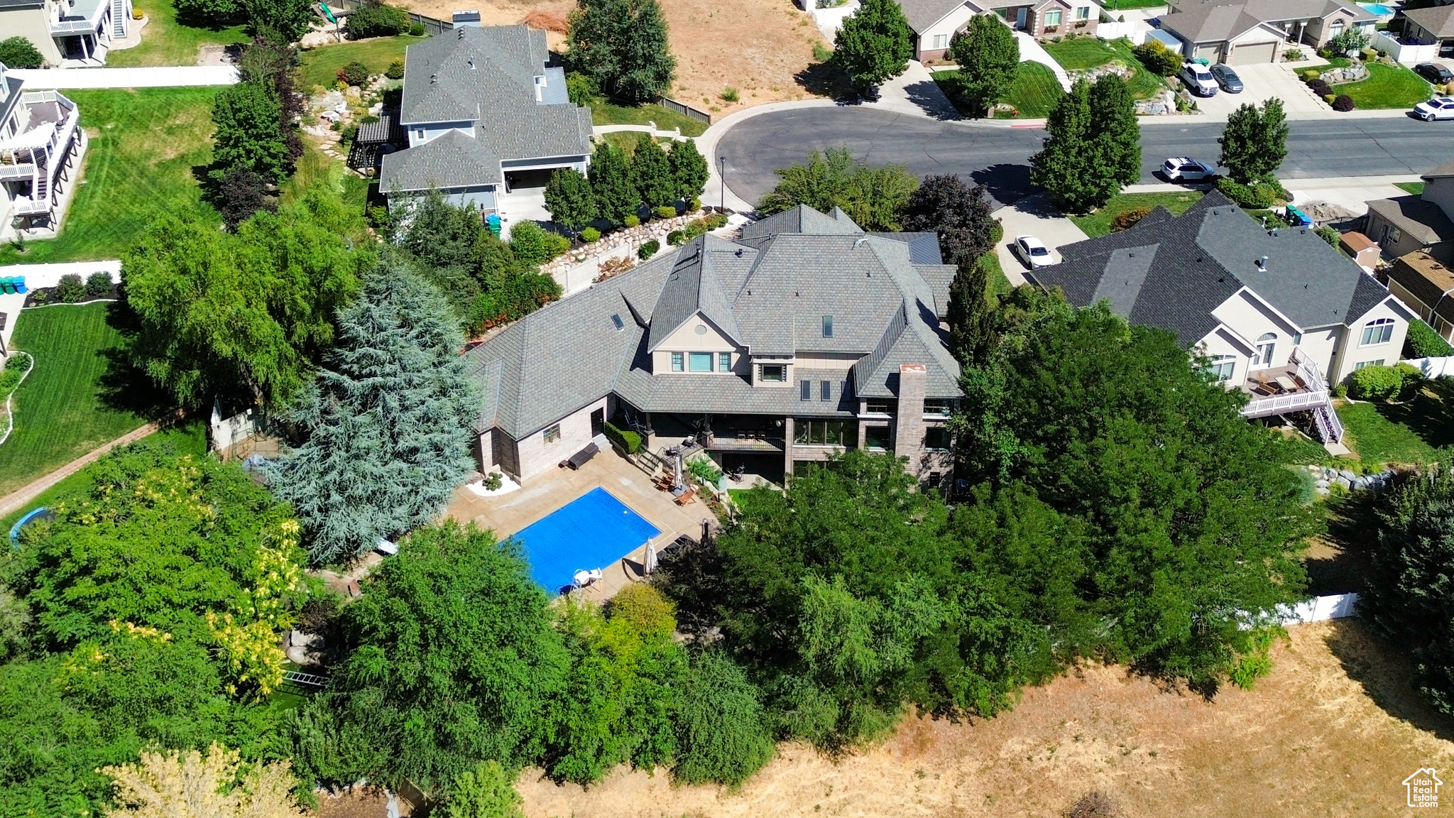 PINNACLE POINTE - Residential