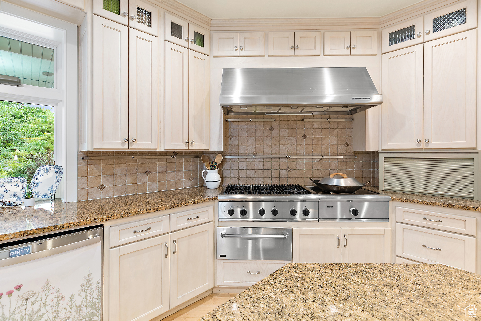 PINNACLE POINTE - Residential