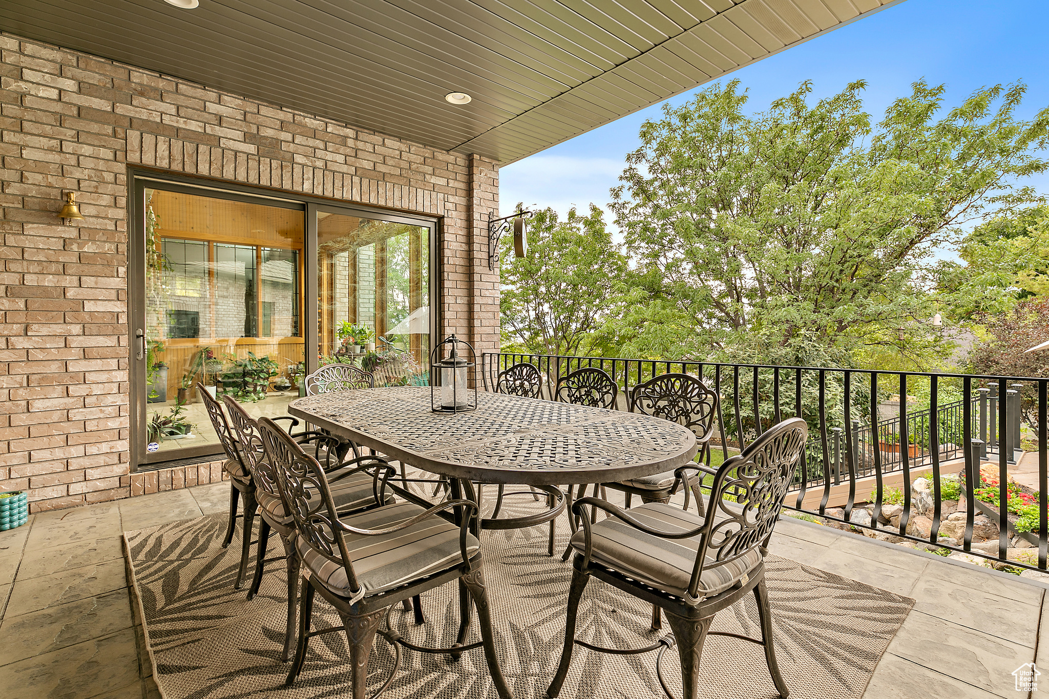 PINNACLE POINTE - Residential