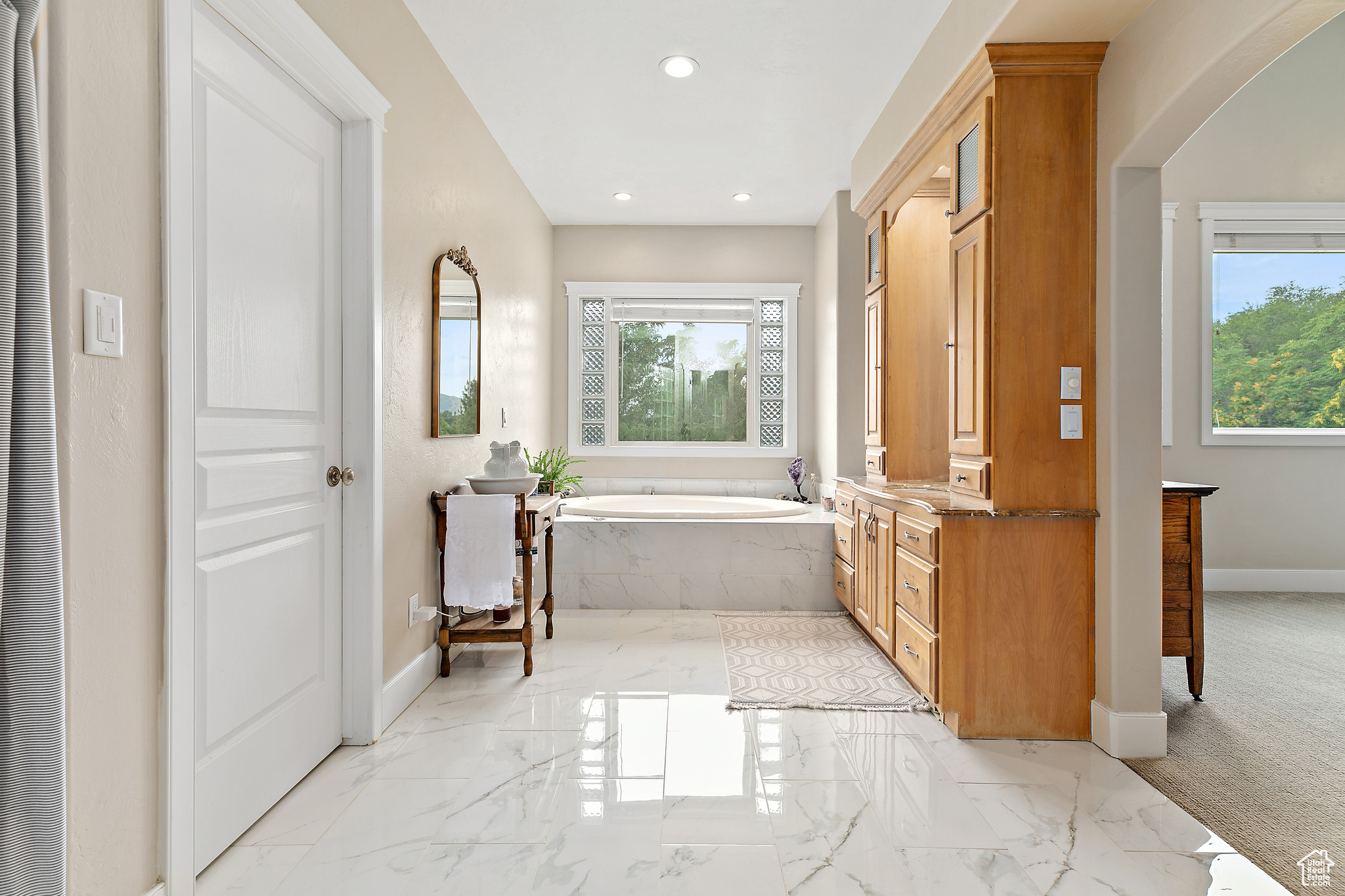 PINNACLE POINTE - Residential