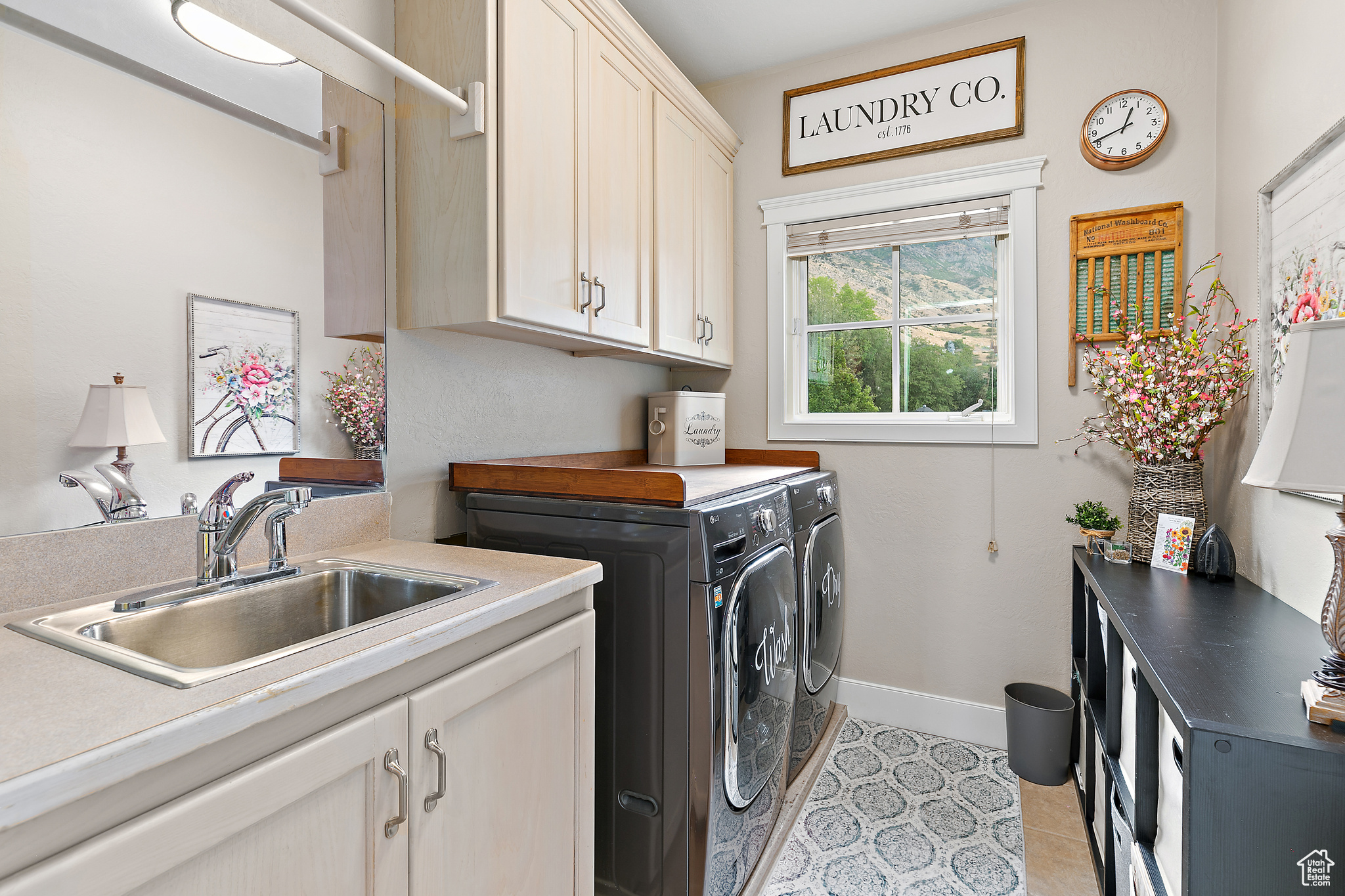 PINNACLE POINTE - Residential