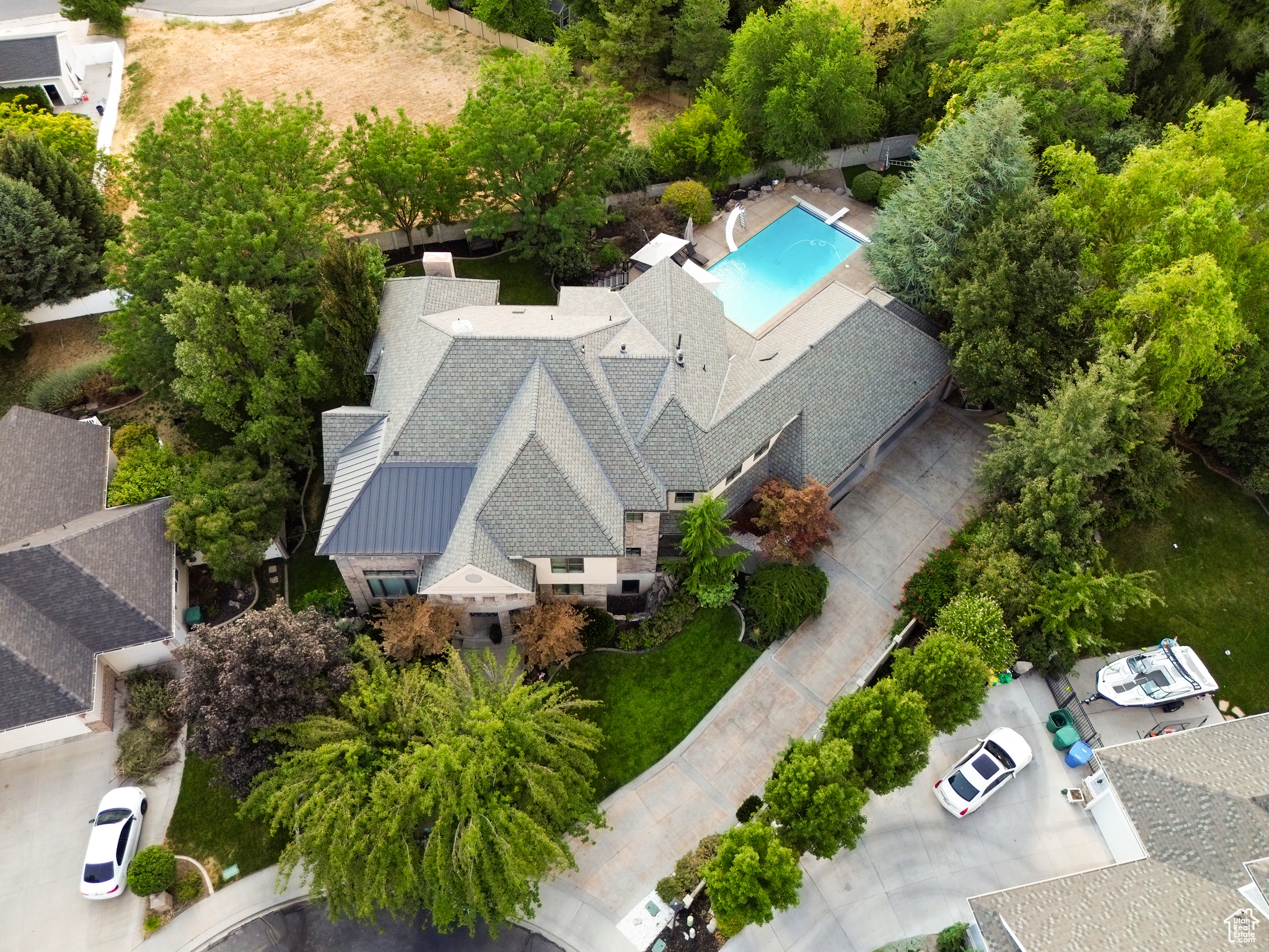 PINNACLE POINTE - Residential