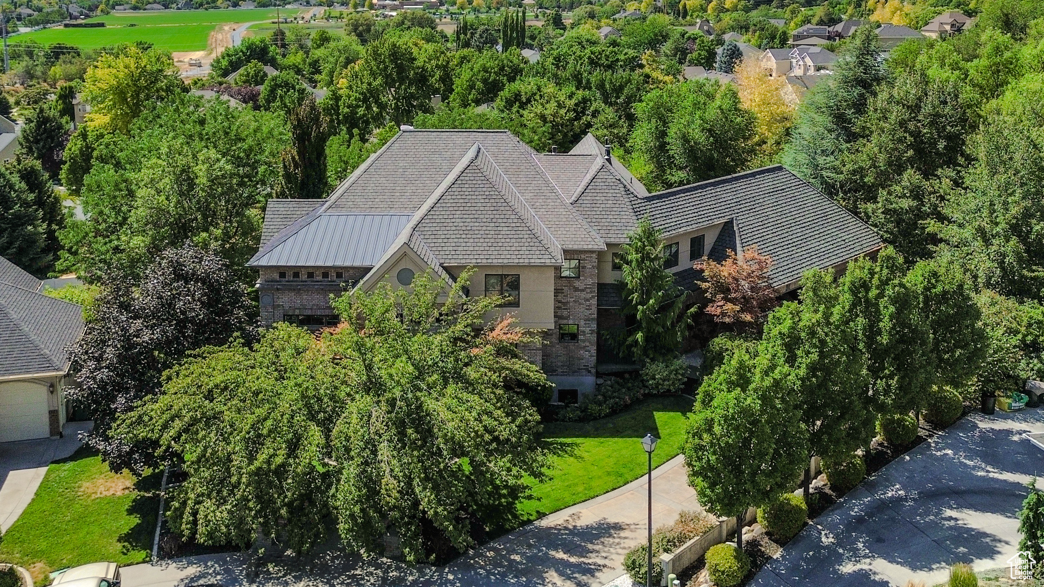 PINNACLE POINTE - Residential