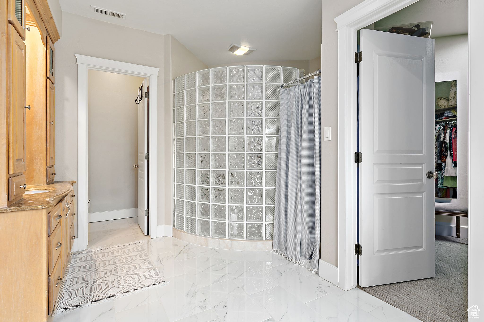 PINNACLE POINTE - Residential