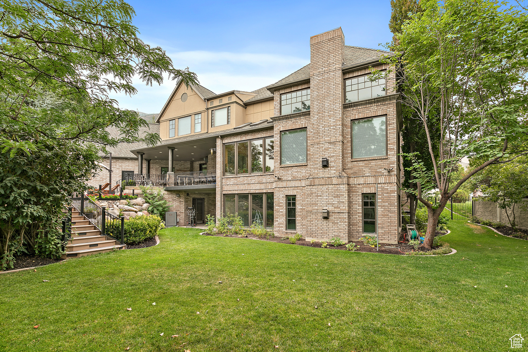 PINNACLE POINTE - Residential