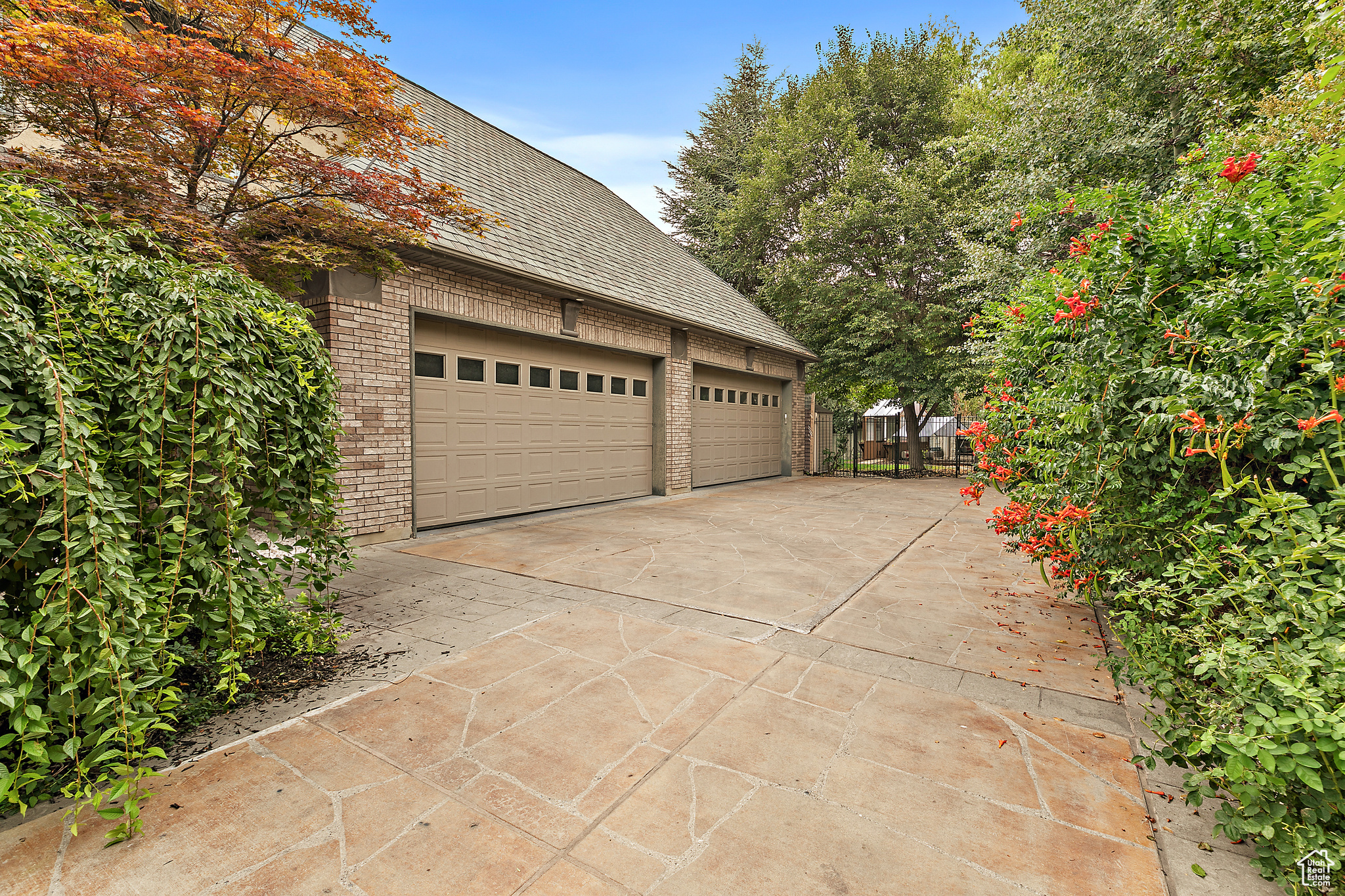 PINNACLE POINTE - Residential