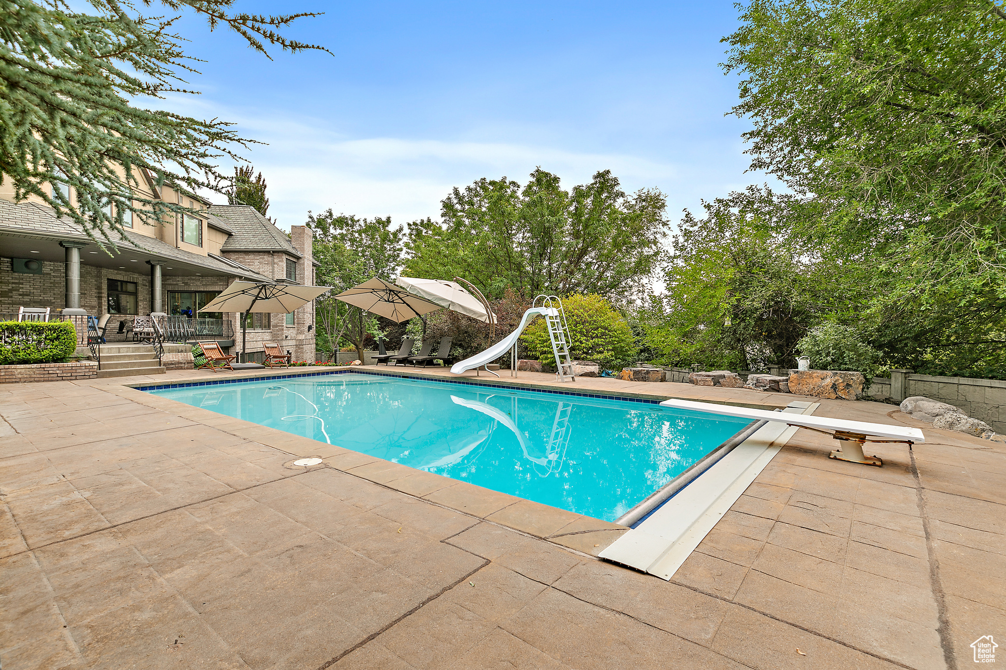 PINNACLE POINTE - Residential