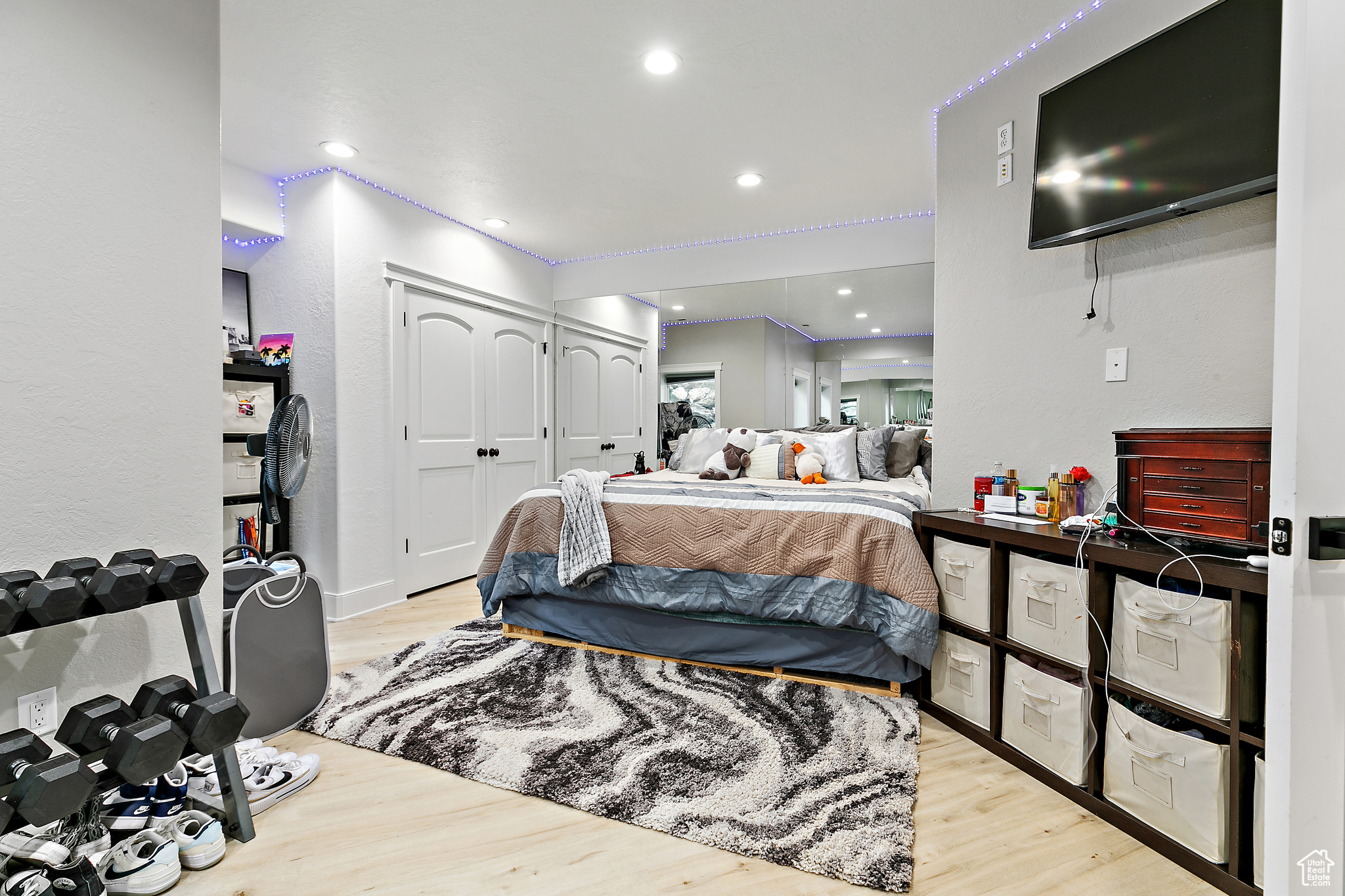 PINNACLE POINTE - Residential