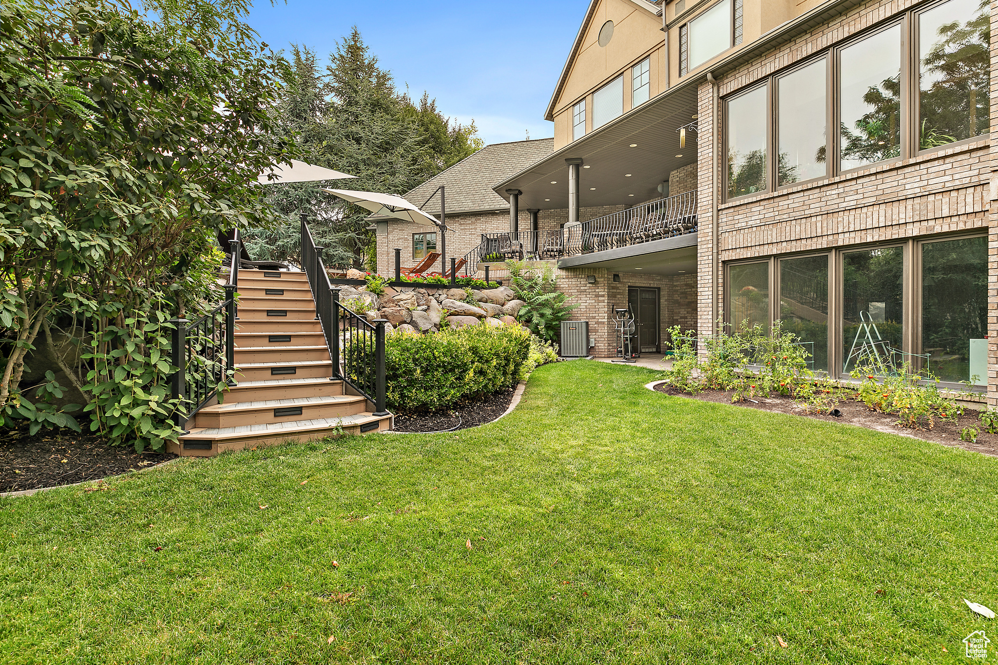 PINNACLE POINTE - Residential