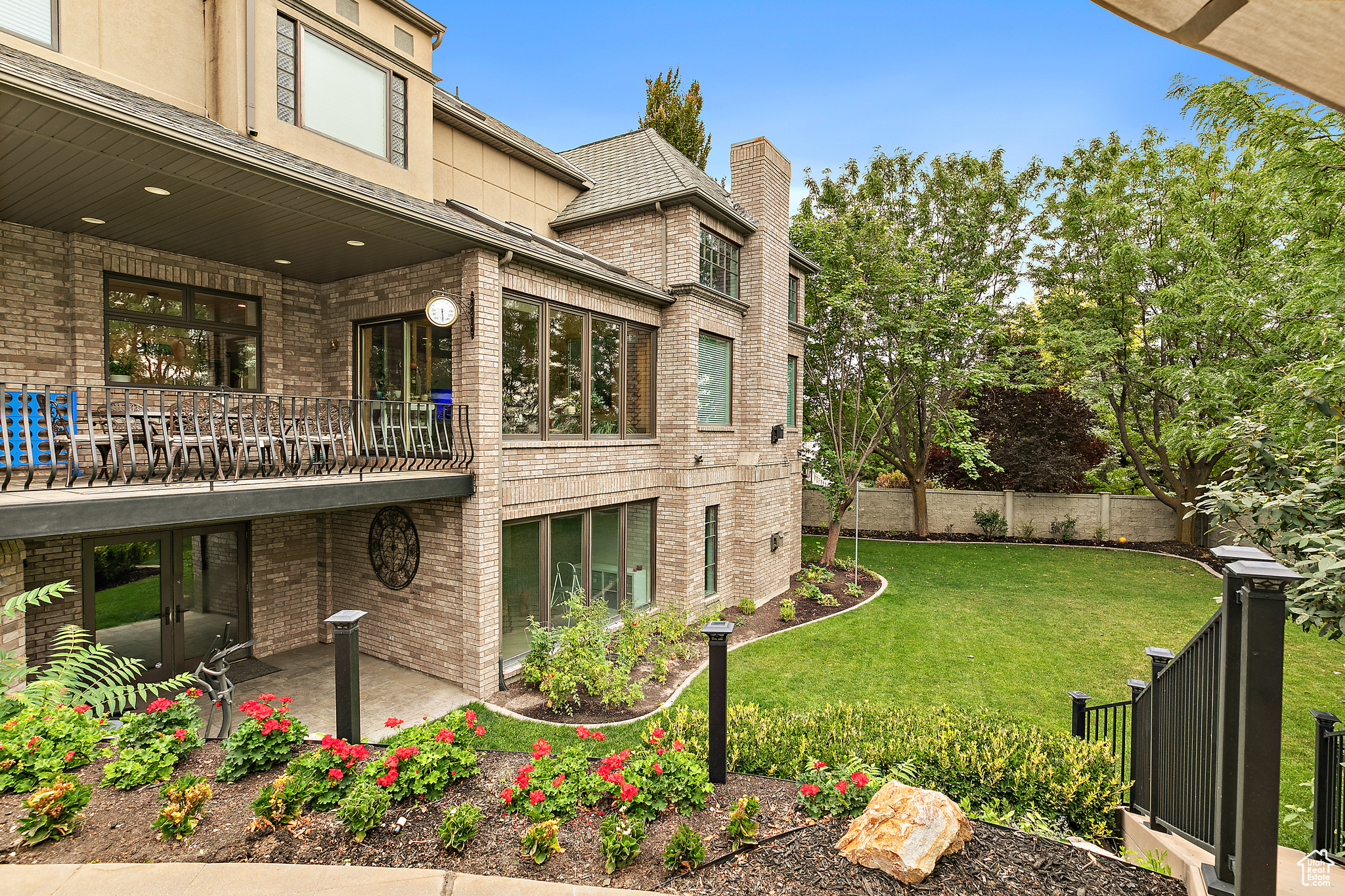 PINNACLE POINTE - Residential