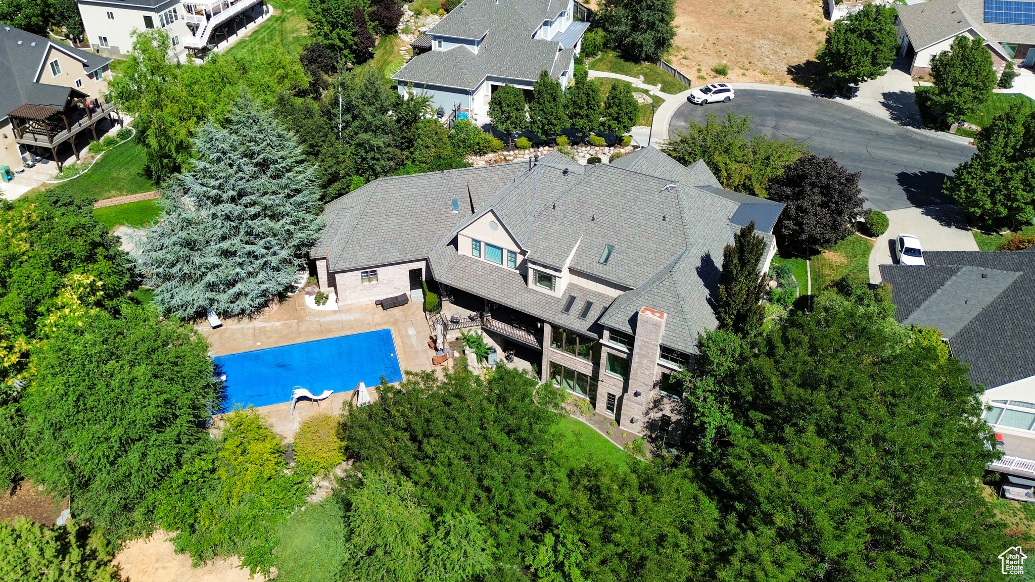 PINNACLE POINTE - Residential