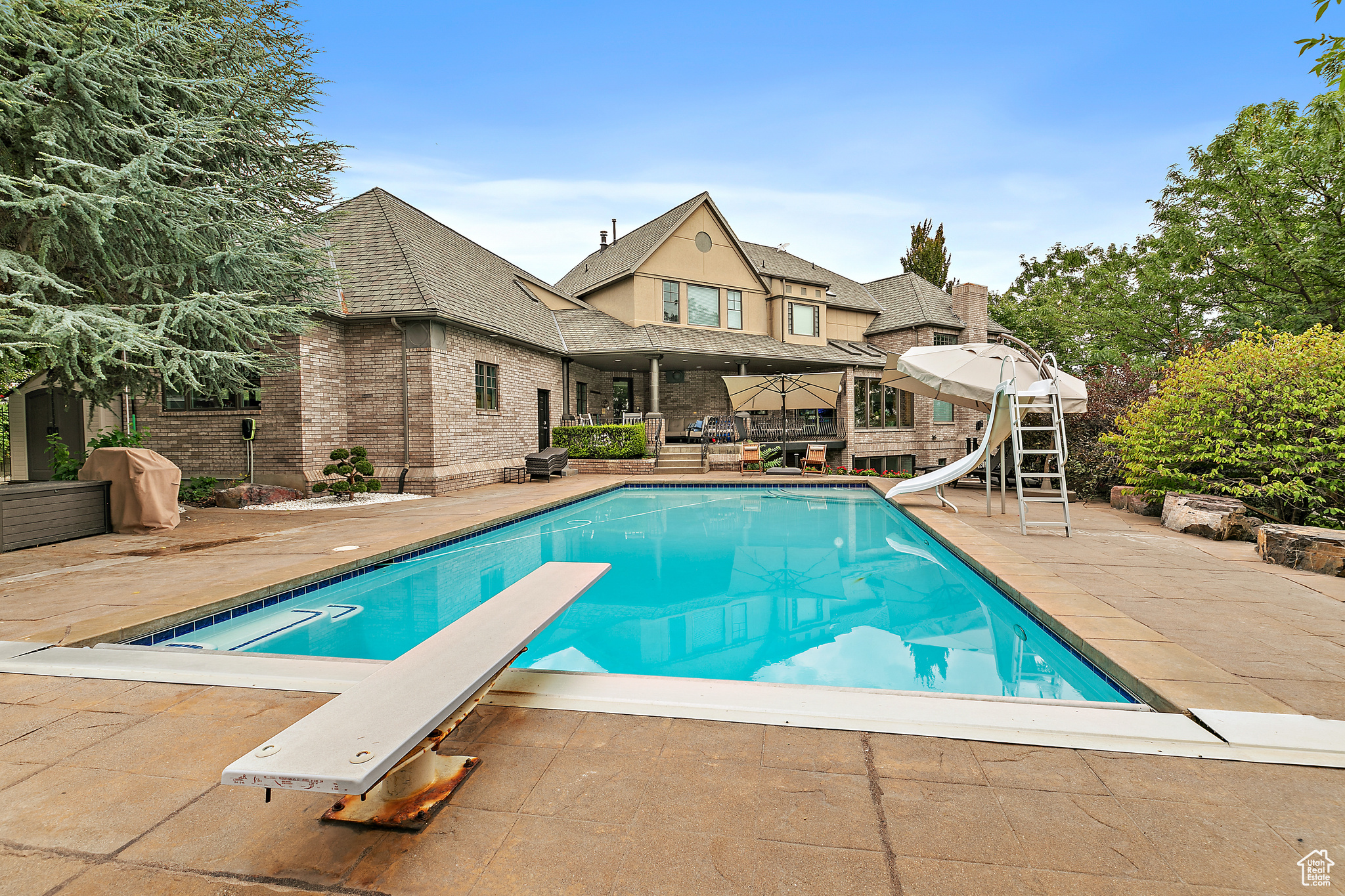 PINNACLE POINTE - Residential