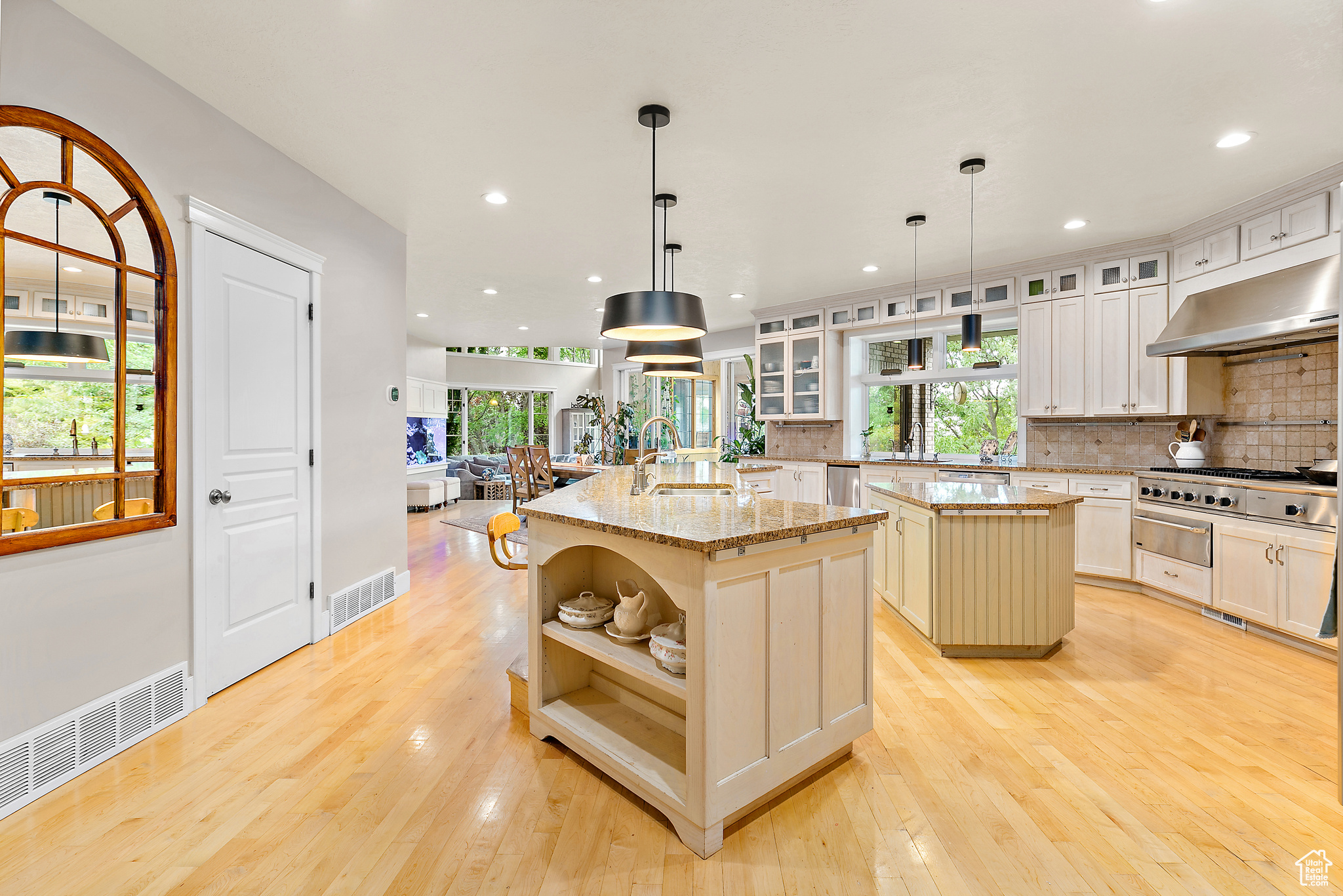 PINNACLE POINTE - Residential