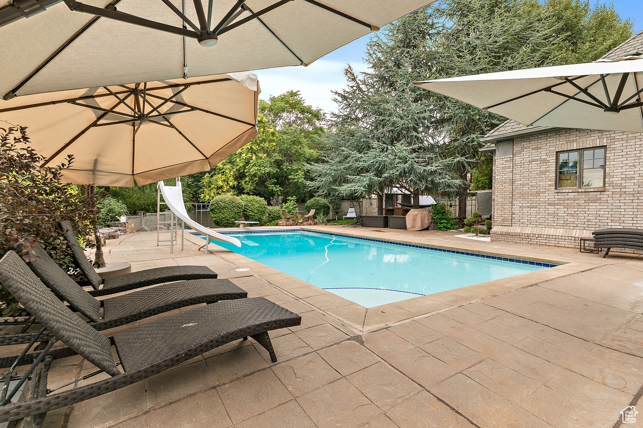 PINNACLE POINTE - Residential