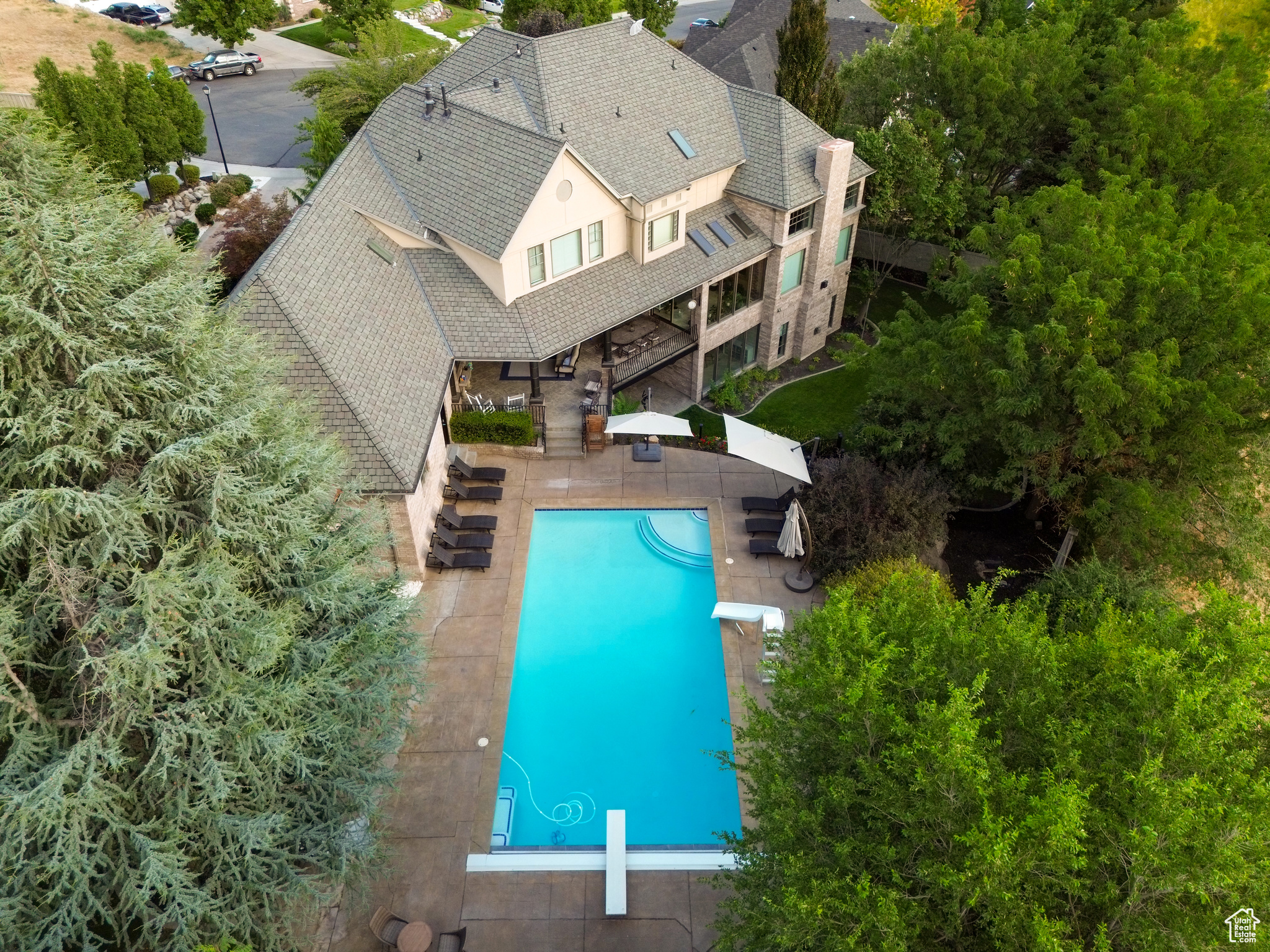 PINNACLE POINTE - Residential