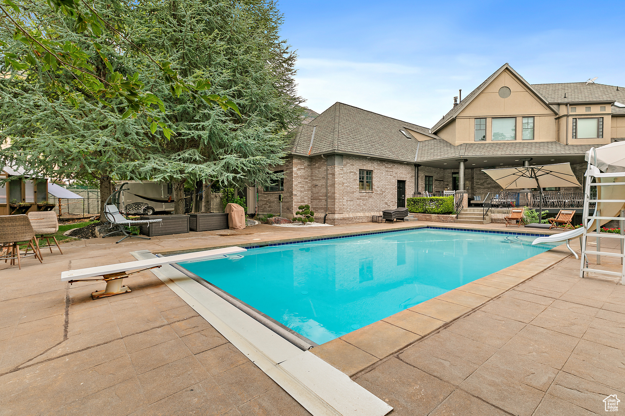 PINNACLE POINTE - Residential
