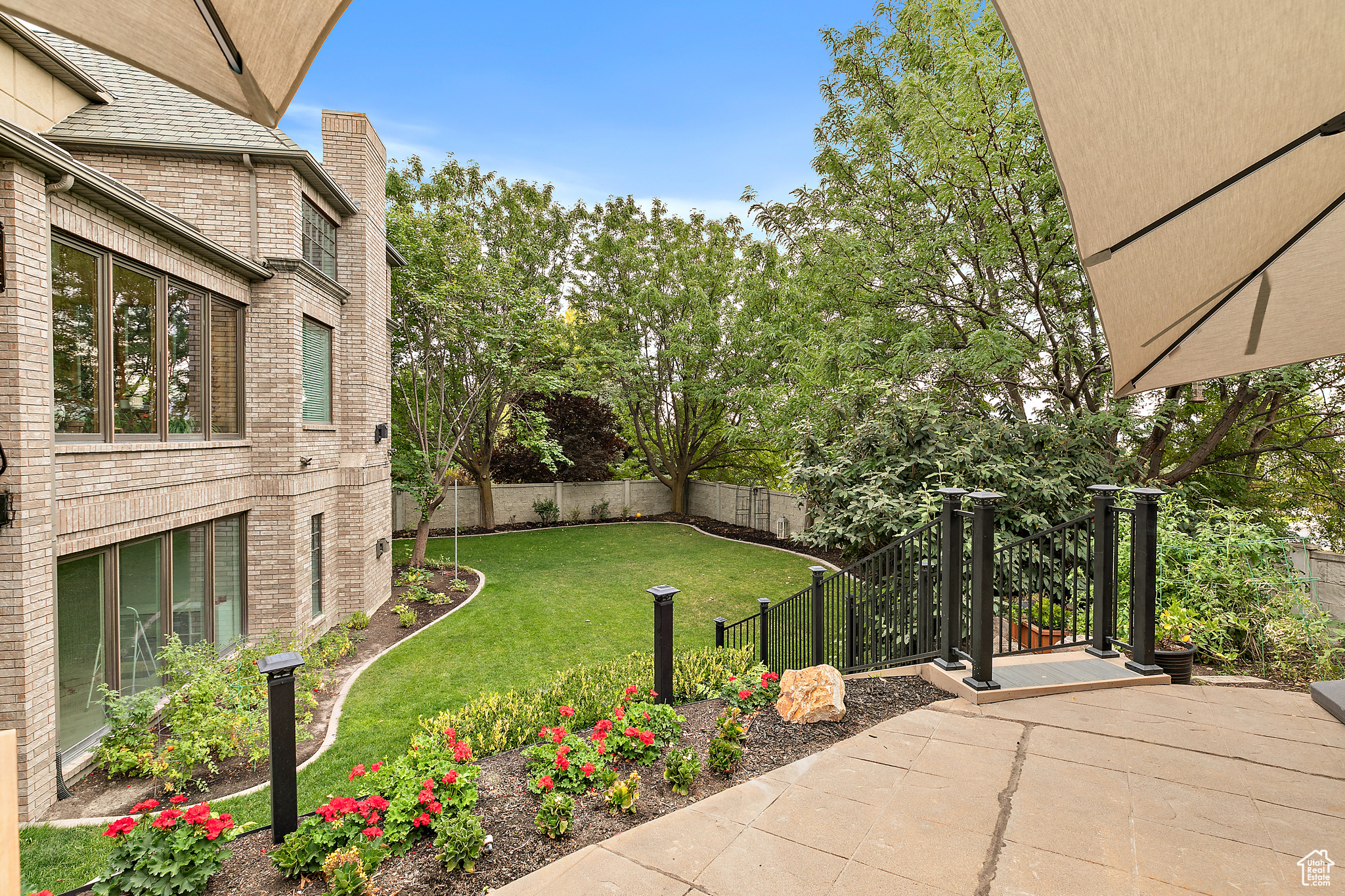 PINNACLE POINTE - Residential